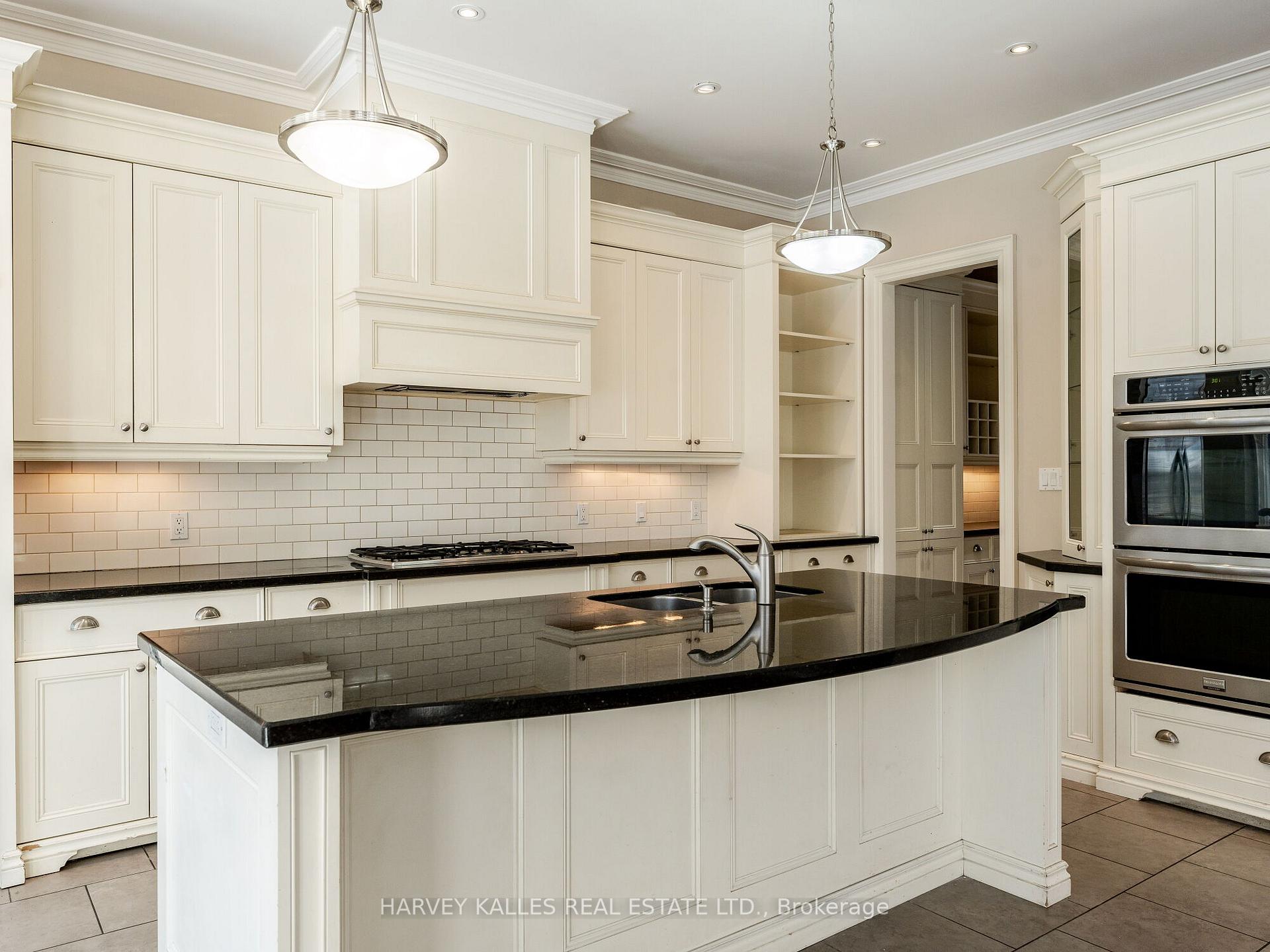 Photo 11 of 19 Alexandra Boulevard, Toronto, Lawrence Park South — HOMEH