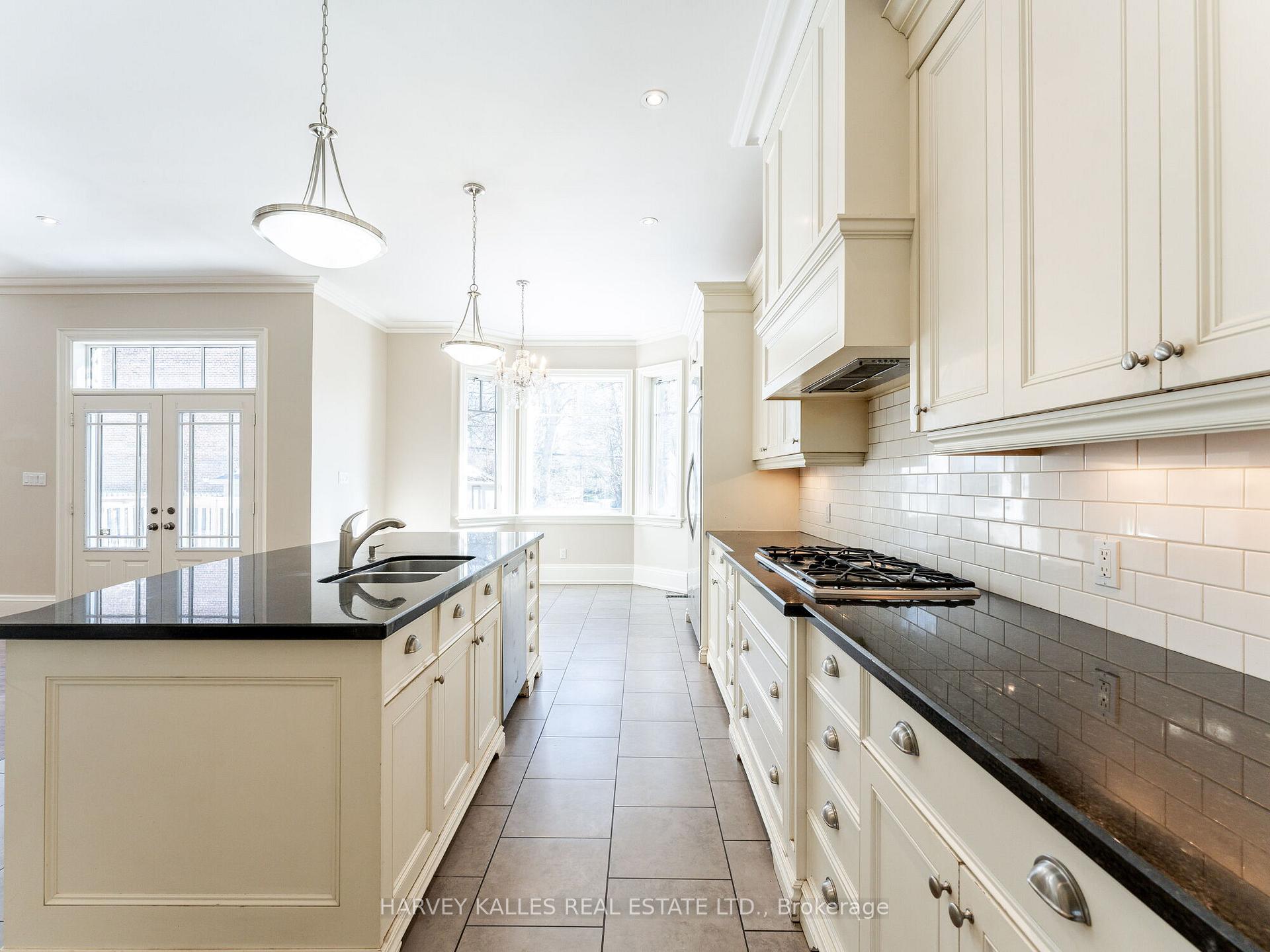 Photo 3 of 19 Alexandra Boulevard, Toronto, Lawrence Park South — HOMEH