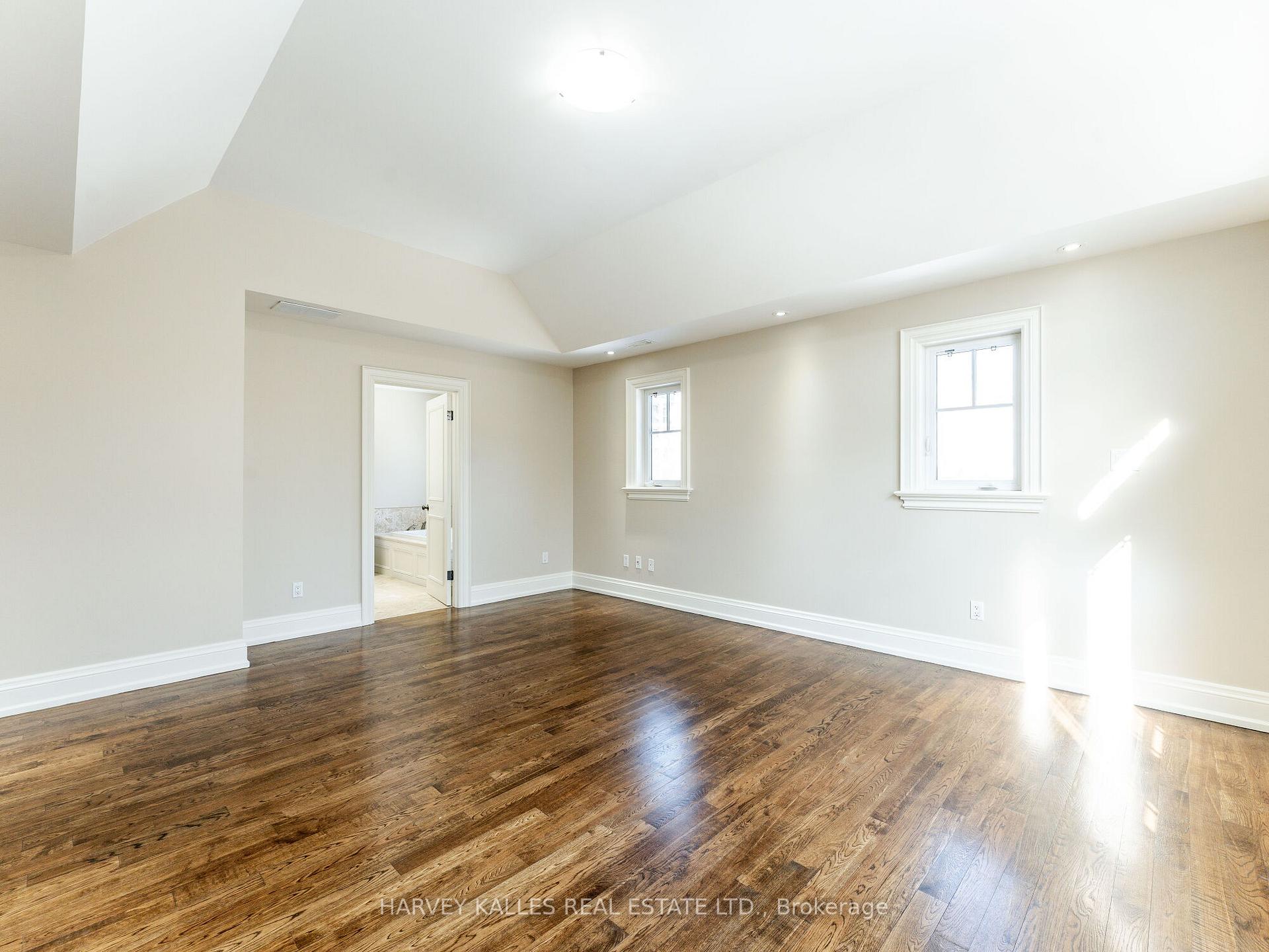 Photo 15 of 19 Alexandra Boulevard, Toronto, Lawrence Park South — HOMEH