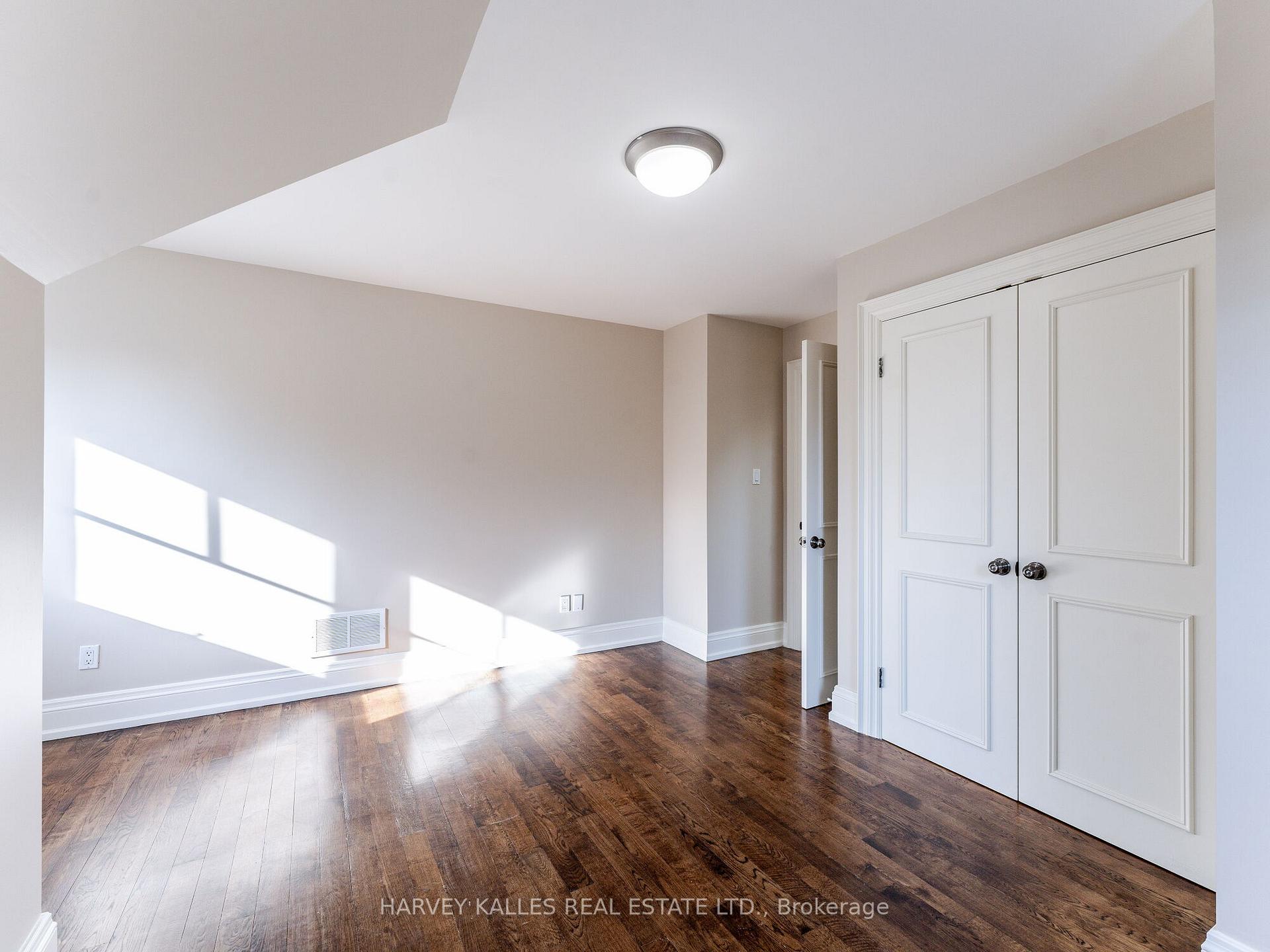 Photo 25 of 19 Alexandra Boulevard, Toronto, Lawrence Park South — HOMEH
