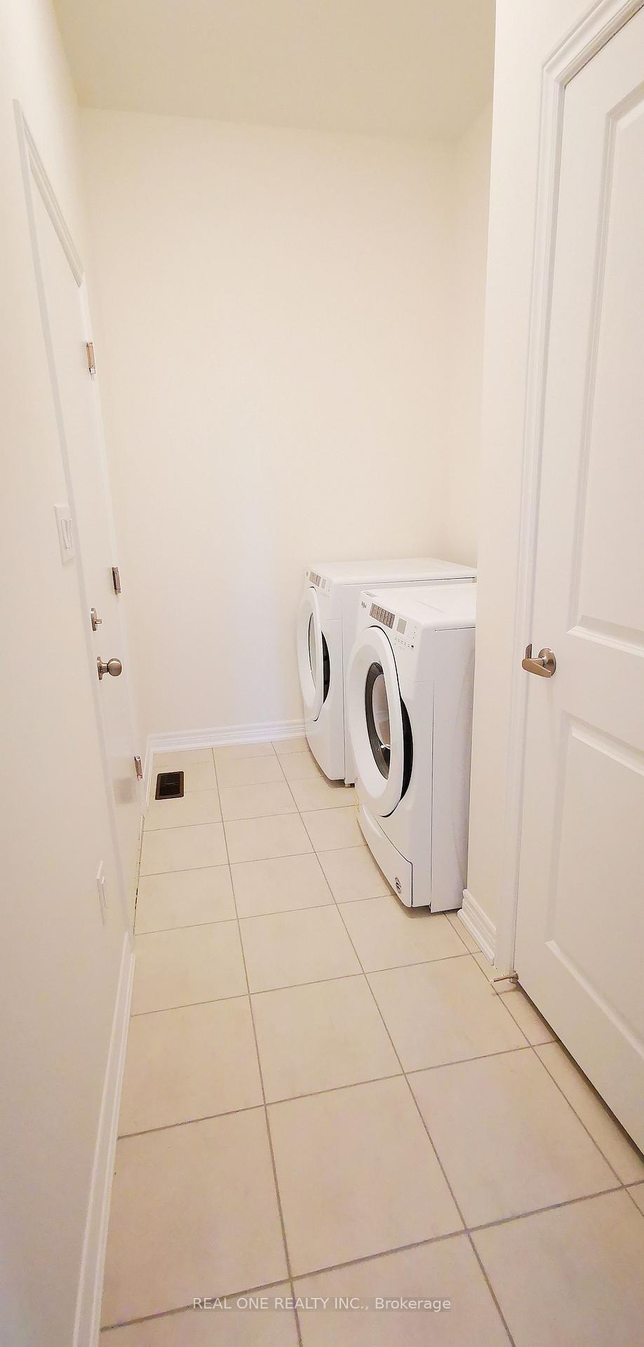 Photo 12 of Unit UPPER, 3 Angelfish Road, Brampton, Northwest Brampton — HOMEH