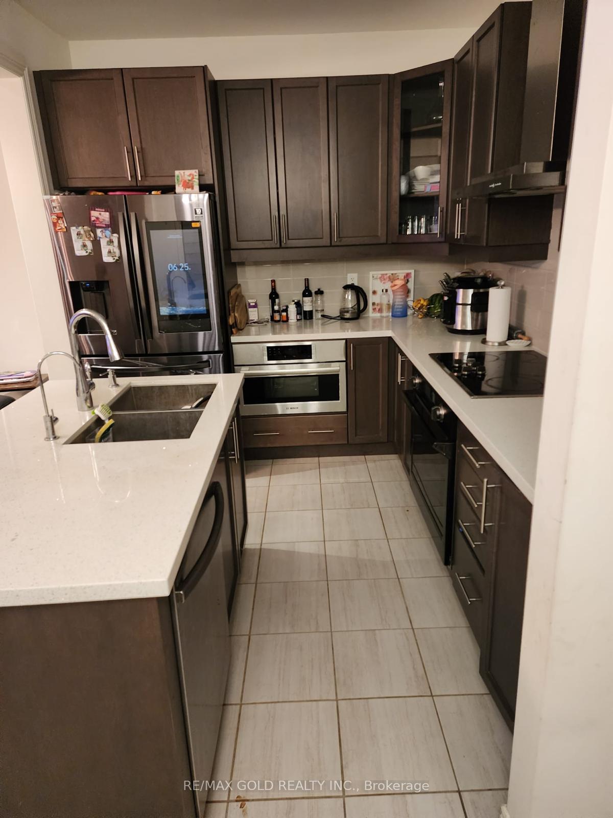 Photo 4 of Unit (MAIN), 34 Truffle Court, Brampton, Northwest Brampton — HOMEH