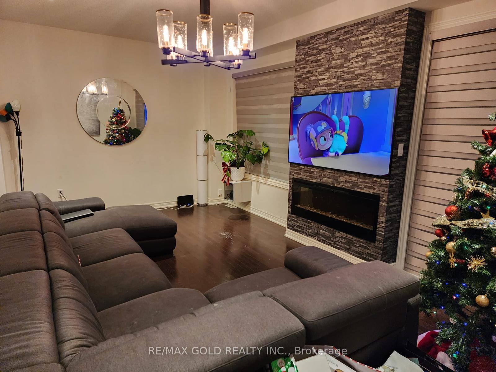 Photo 3 of Unit (MAIN), 34 Truffle Court, Brampton, Northwest Brampton — HOMEH