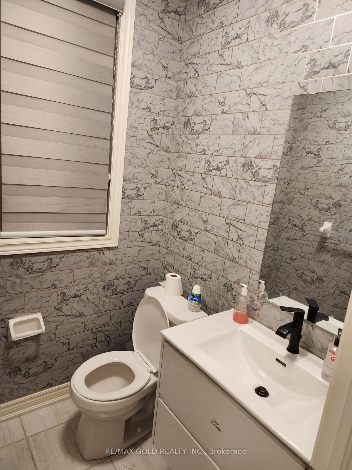 Photo 5 of Unit (MAIN), 34 Truffle Court, Brampton, Northwest Brampton — HOMEH