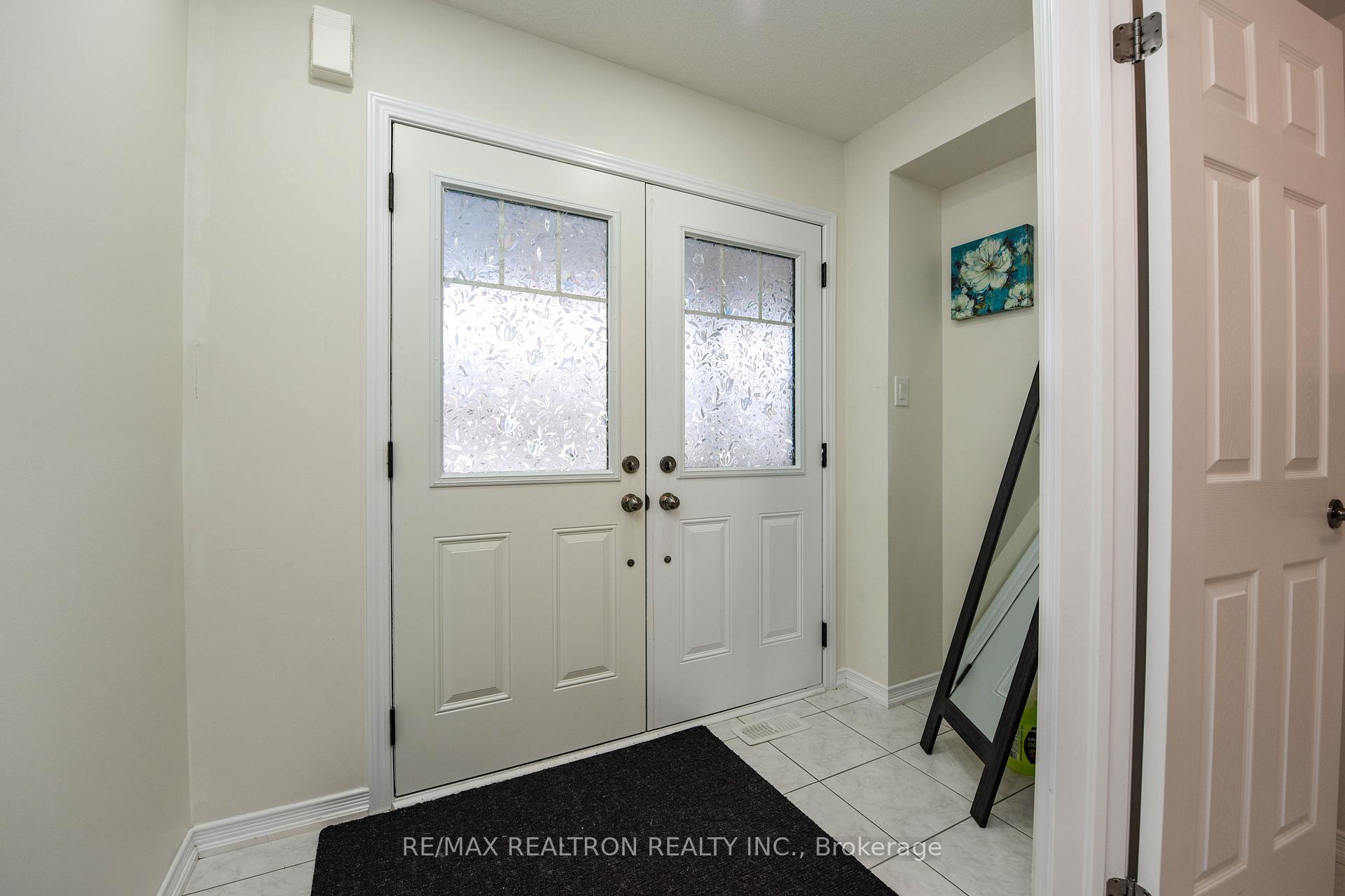 Photo 12 of 490 Queen Mary Drive, Brampton, Northwest Brampton — HOMEH