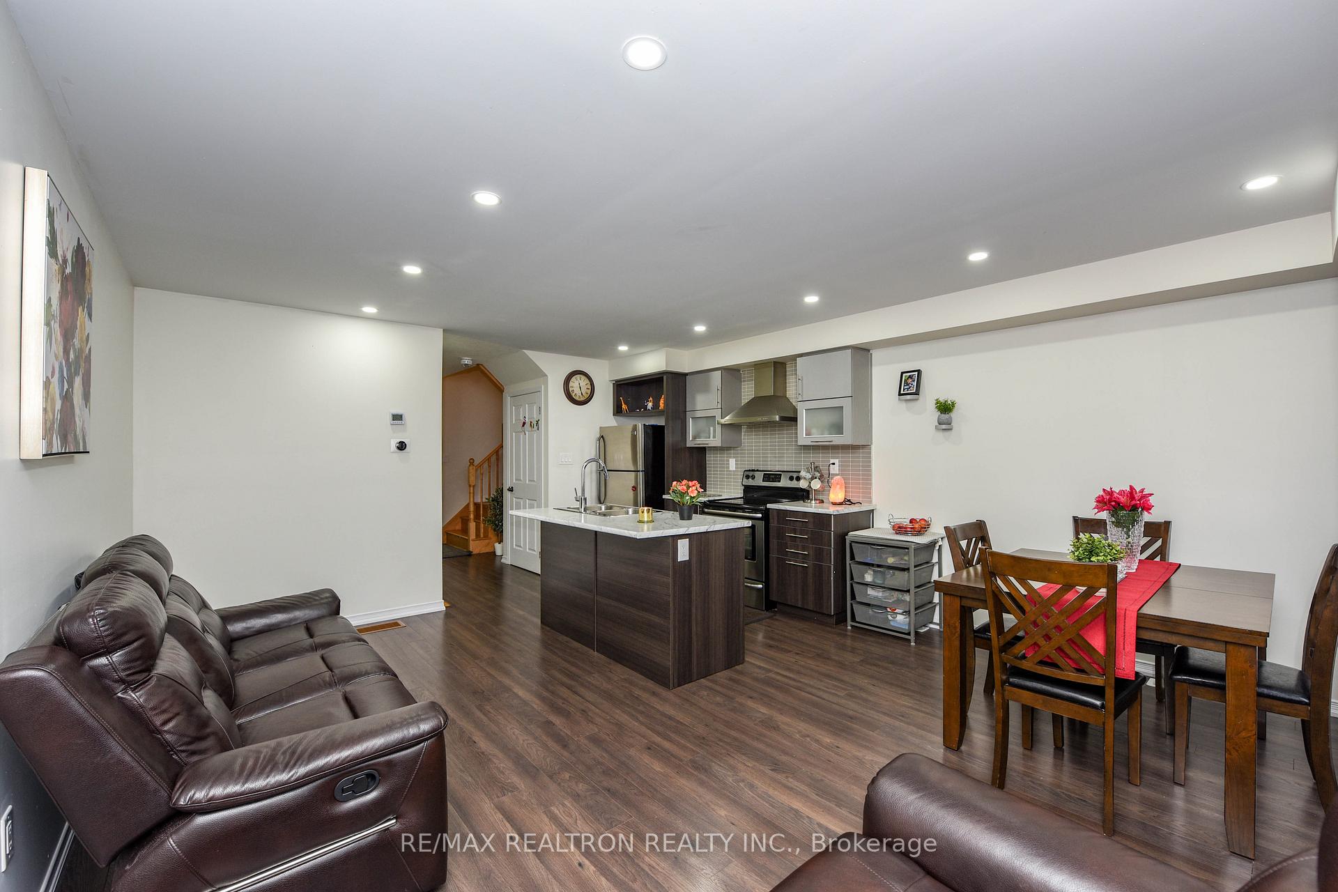 Photo 8 of 490 Queen Mary Drive, Brampton, Northwest Brampton — HOMEH