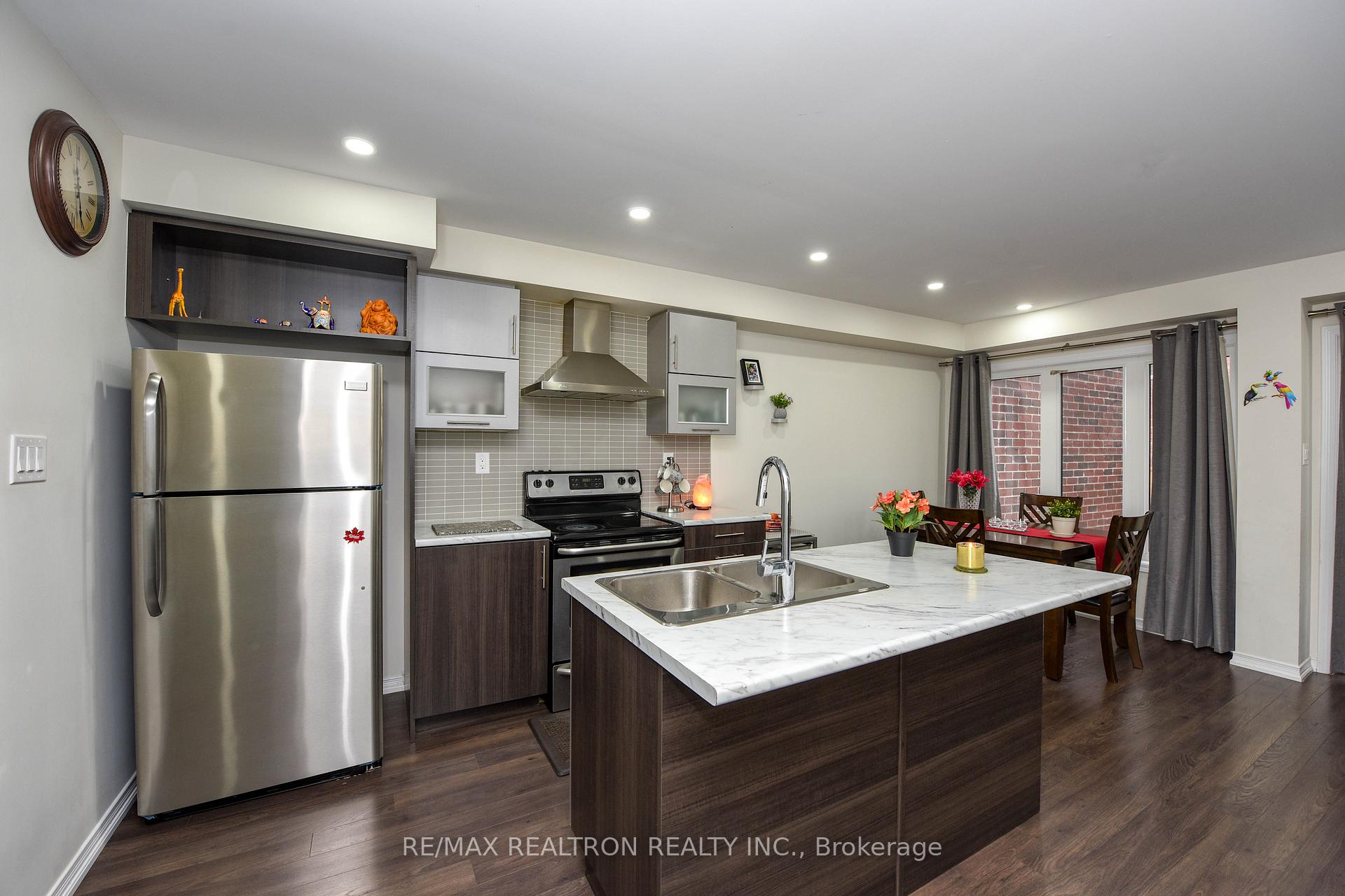 Photo 7 of 490 Queen Mary Drive, Brampton, Northwest Brampton — HOMEH