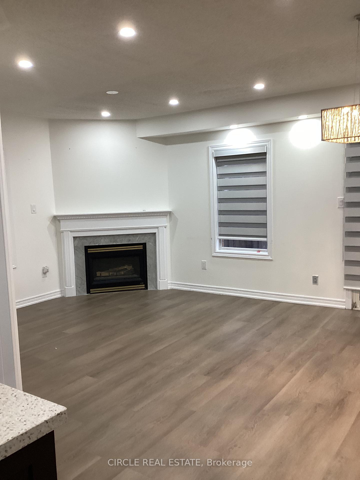 Photo 4 of 160 Fieldstone Drive W, Vaughan, East Woodbridge — HOMEH
