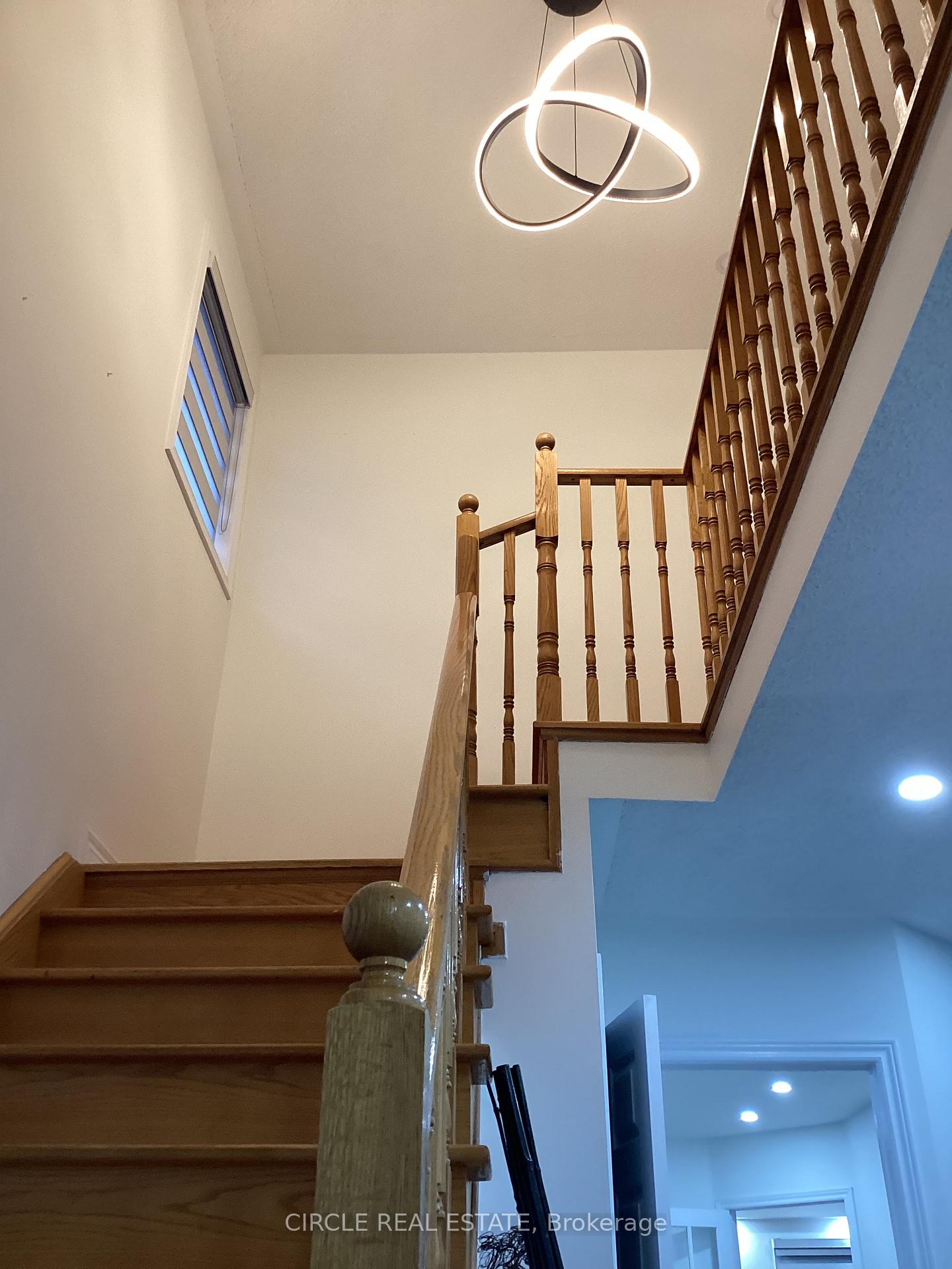 Photo 6 of 160 Fieldstone Drive W, Vaughan, East Woodbridge — HOMEH