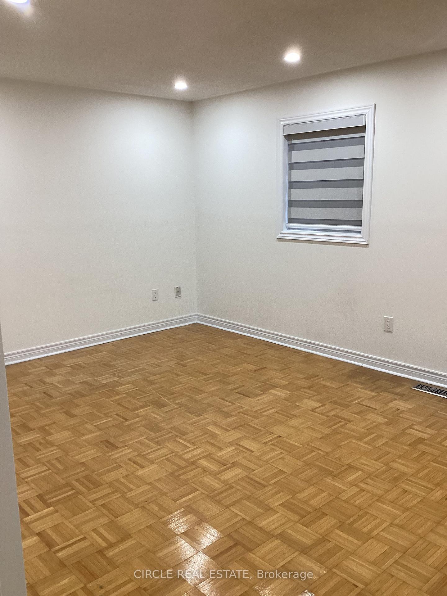 Photo 11 of 160 Fieldstone Drive W, Vaughan, East Woodbridge — HOMEH