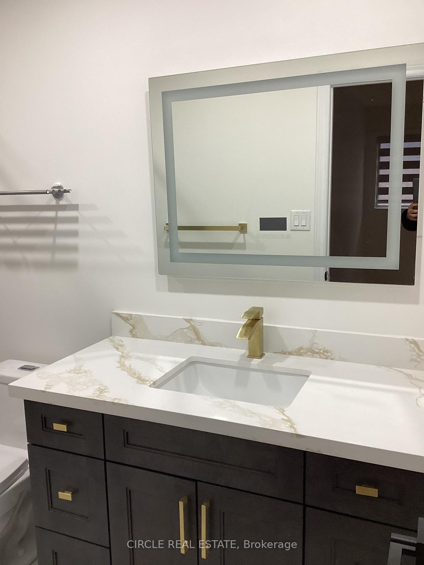 Photo 7 of 160 Fieldstone Drive W, Vaughan, East Woodbridge — HOMEH