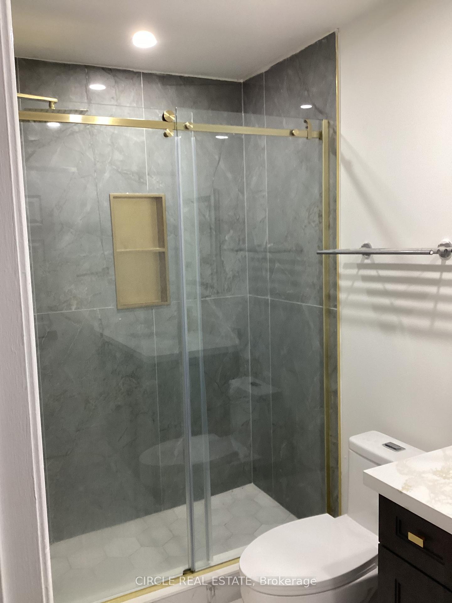 Photo 10 of 160 Fieldstone Drive W, Vaughan, East Woodbridge — HOMEH