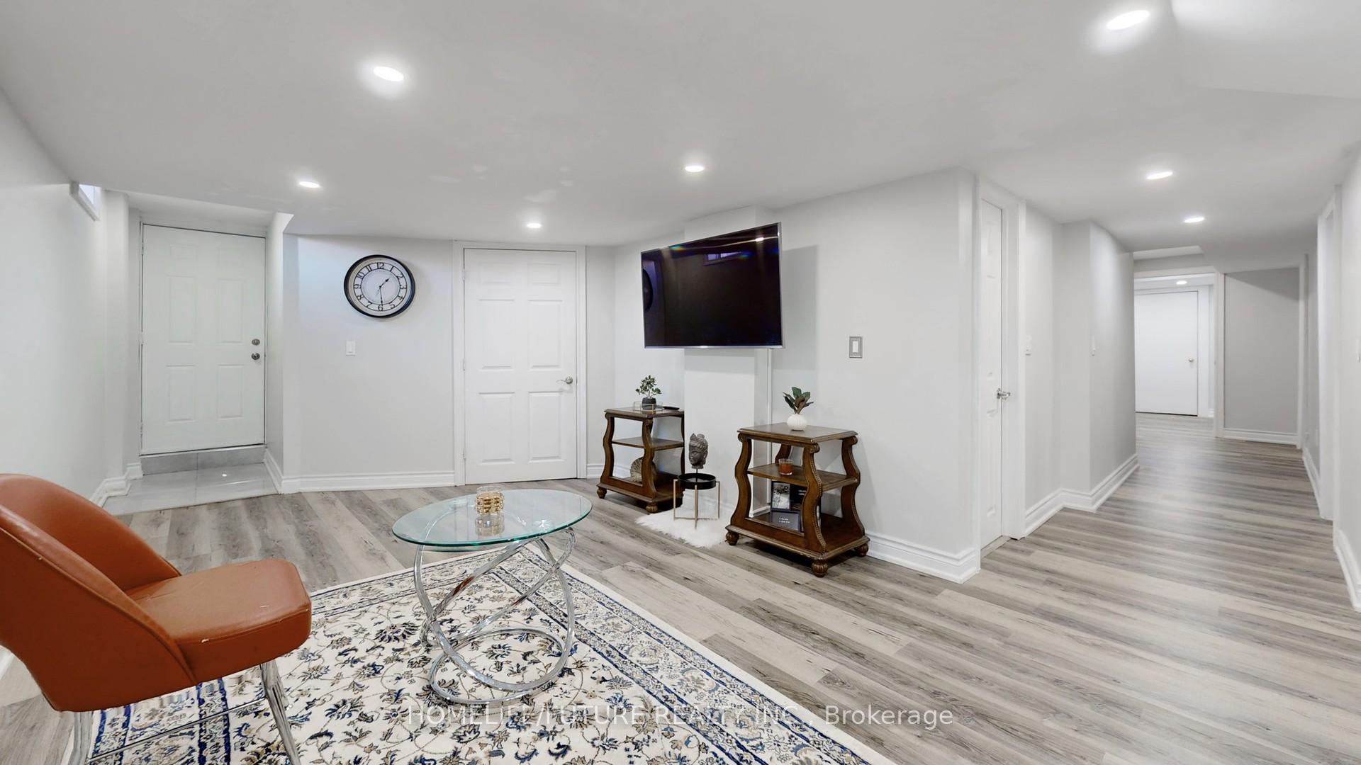 Photo 2 of Unit Bsmt, 102 Saint Nicholas Crescent, Vaughan, Vellore Village — HOMEH