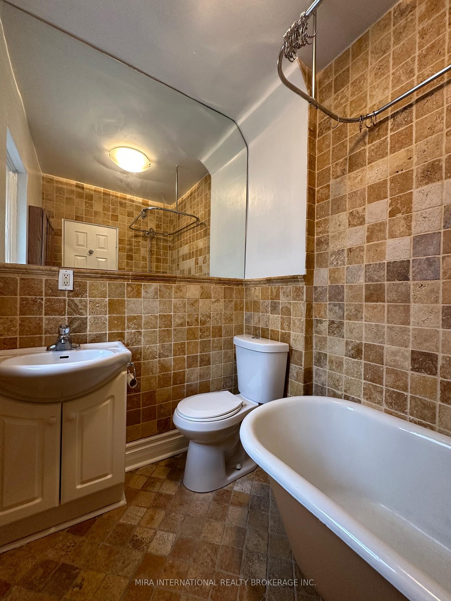 Photo 5 of Unit B6, 98 Leuty Avenue, Toronto, The Beaches — HOMEH