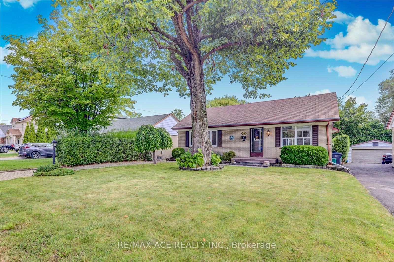 Photo 3 of Unit MAIN, 17 Arch Road, Mississauga, Streetsville — HOMEH