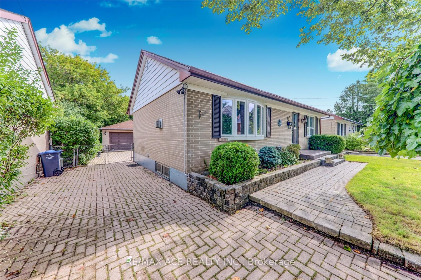 Photo 6 of Unit MAIN, 17 Arch Road, Mississauga, Streetsville — HOMEH