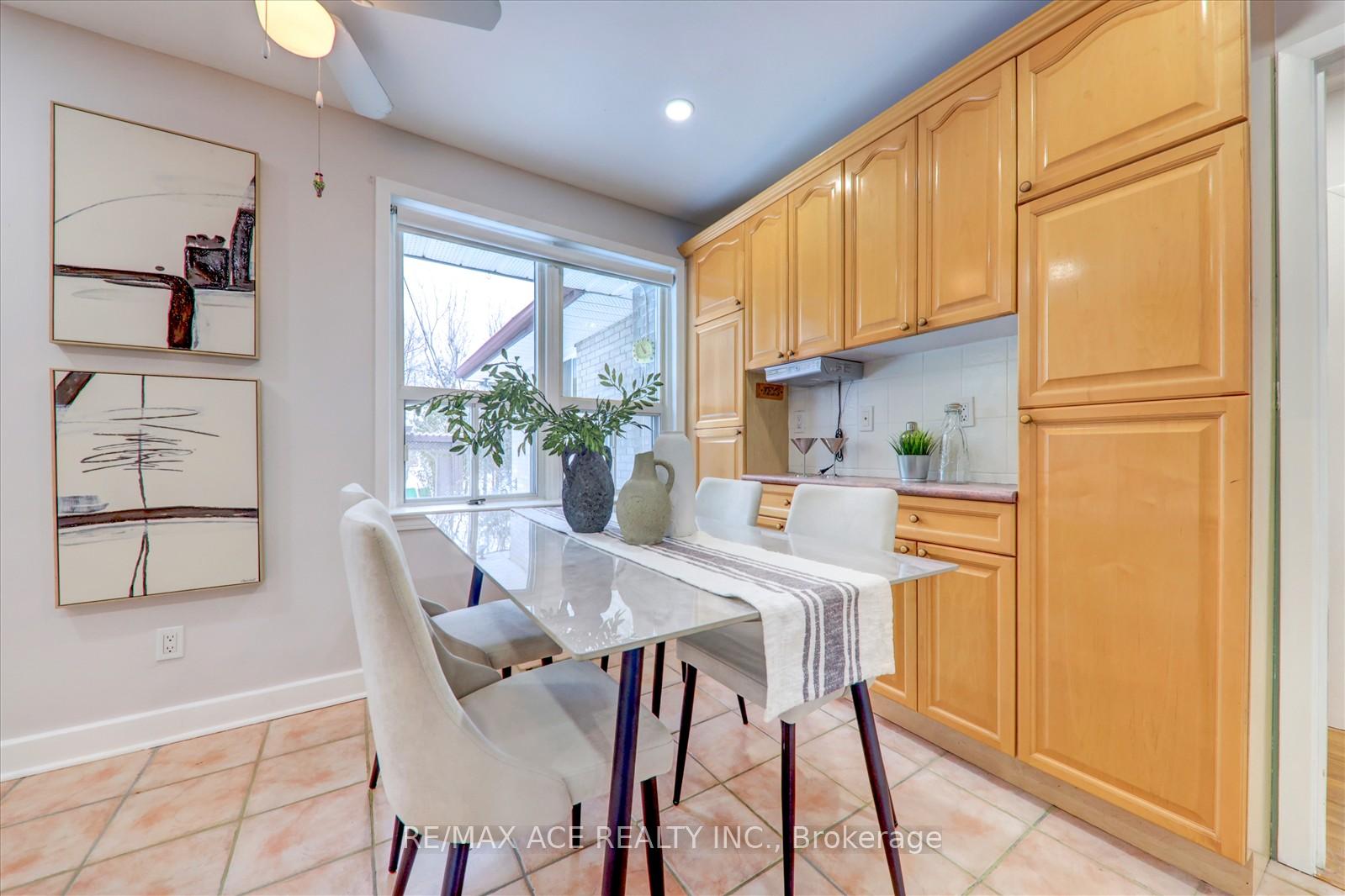 Photo 14 of Unit MAIN, 17 Arch Road, Mississauga, Streetsville — HOMEH