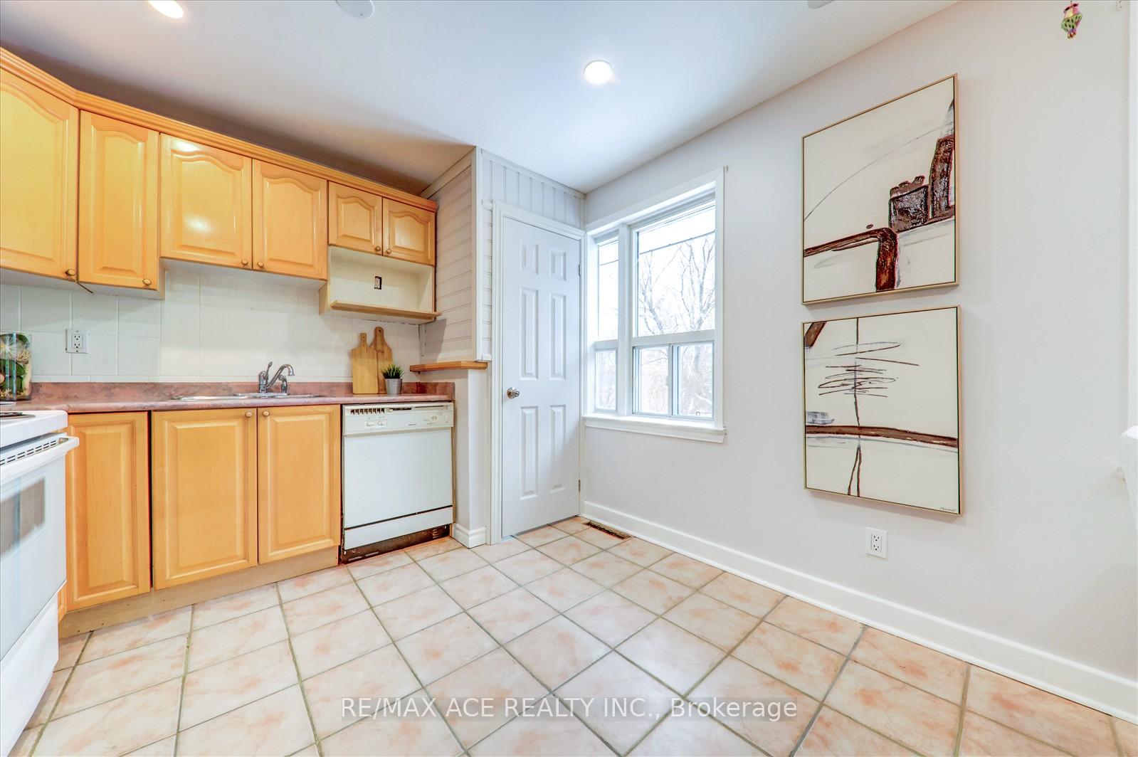 Photo 12 of Unit MAIN, 17 Arch Road, Mississauga, Streetsville — HOMEH