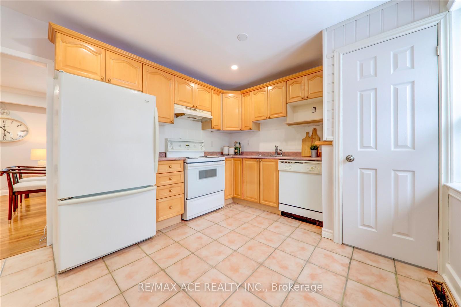 Photo 15 of Unit MAIN, 17 Arch Road, Mississauga, Streetsville — HOMEH