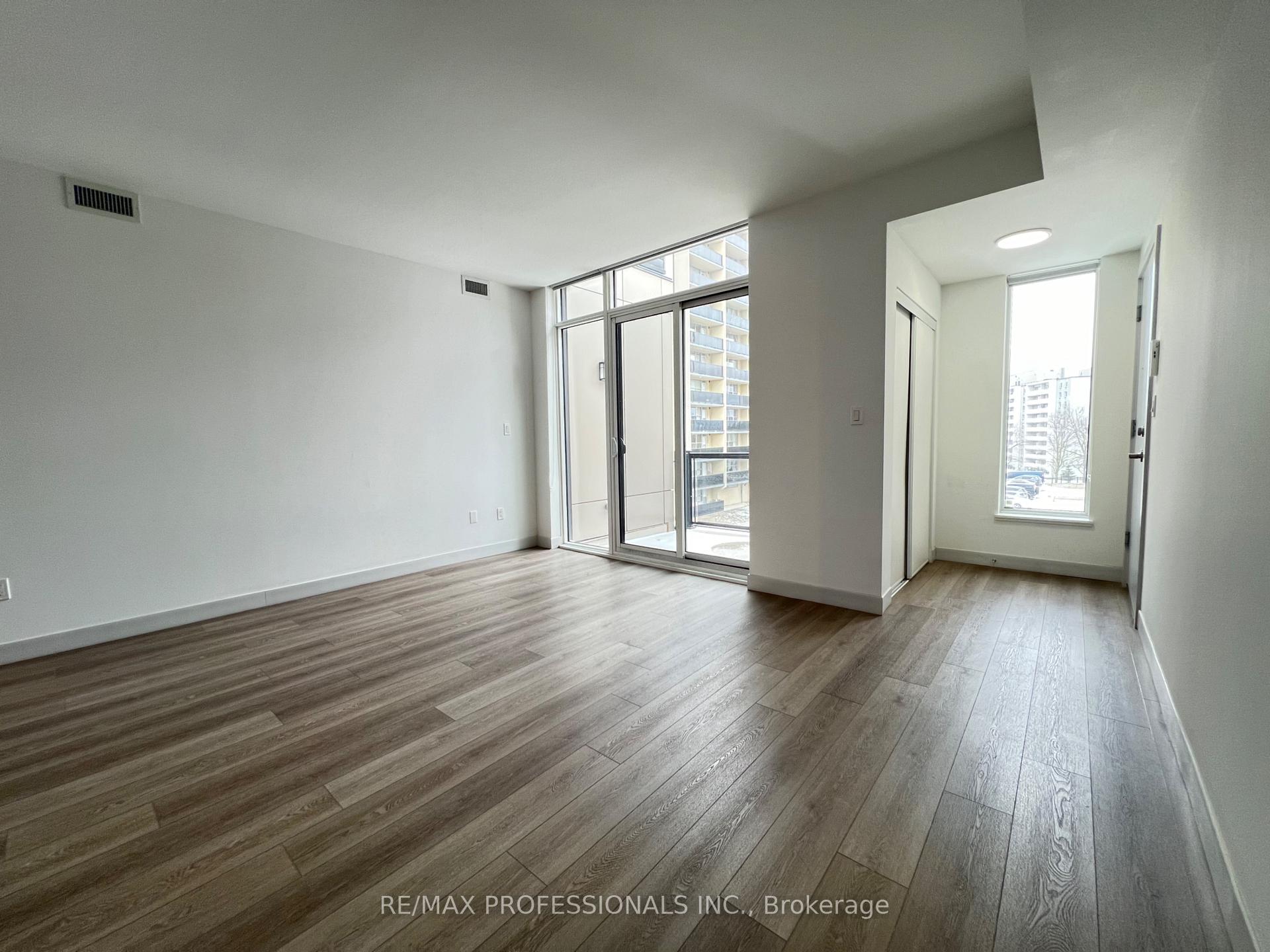 Photo 3 of Unit 302, 37 Antrim Crescent, Scarborough, Dorset Park — HOMEH