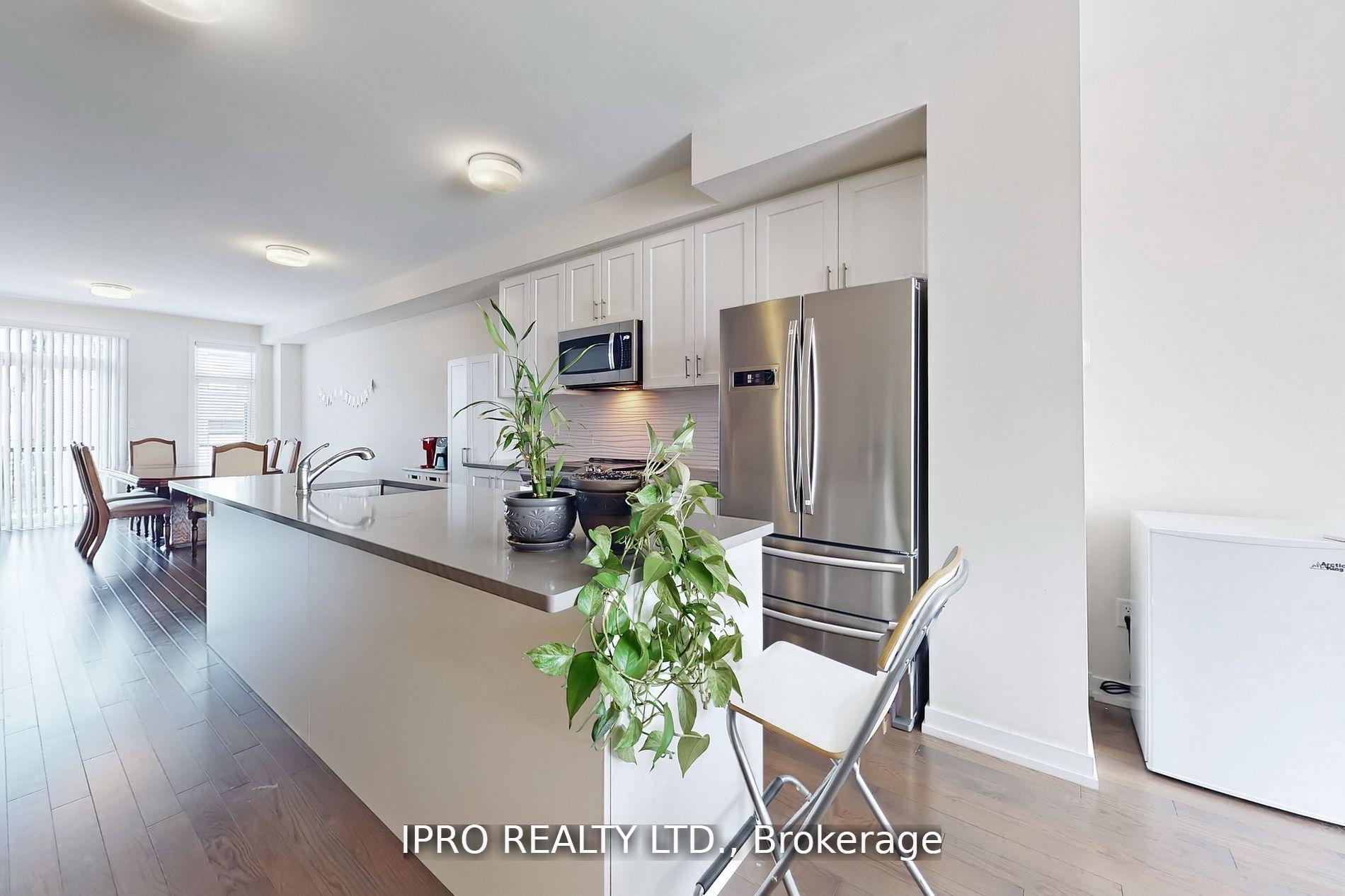 Photo 6 of 2614 Castlegate Crossing Circle, Pickering, Duffin Heights — HOMEH