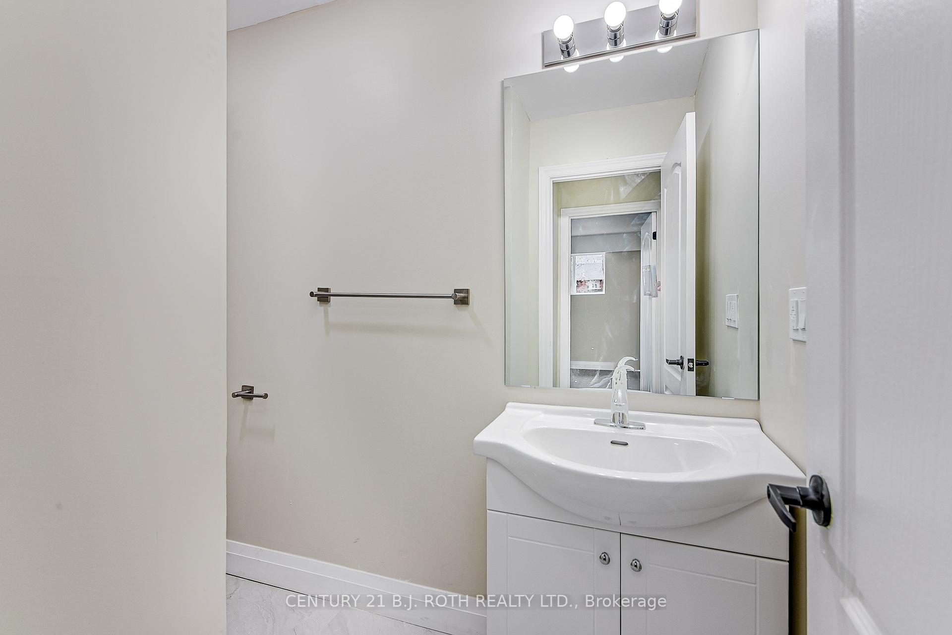 Photo 7 of Unit 2, 98 Peel Street, Barrie, Wellington — HOMEH