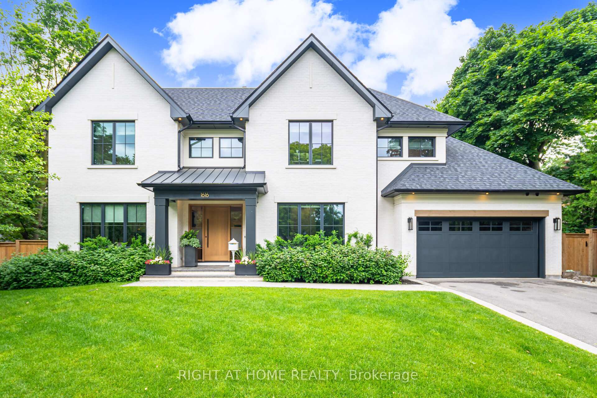 Front of 1616 Brasswood Road