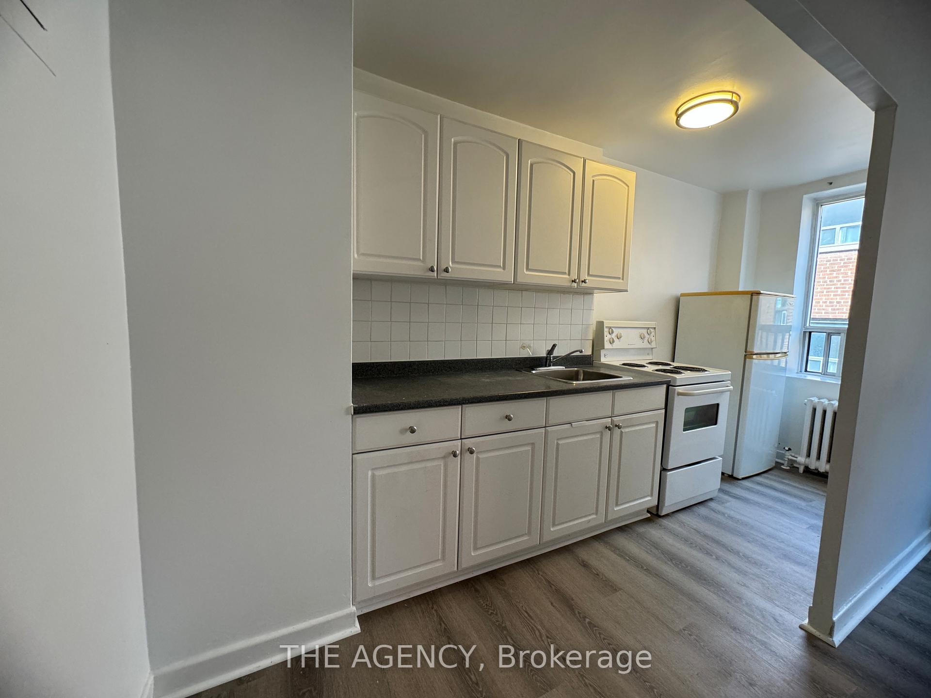 Photo 3 of Unit 203, 852 Broadview Avenue, Toronto, Playter Estates-Danforth — HOMEH