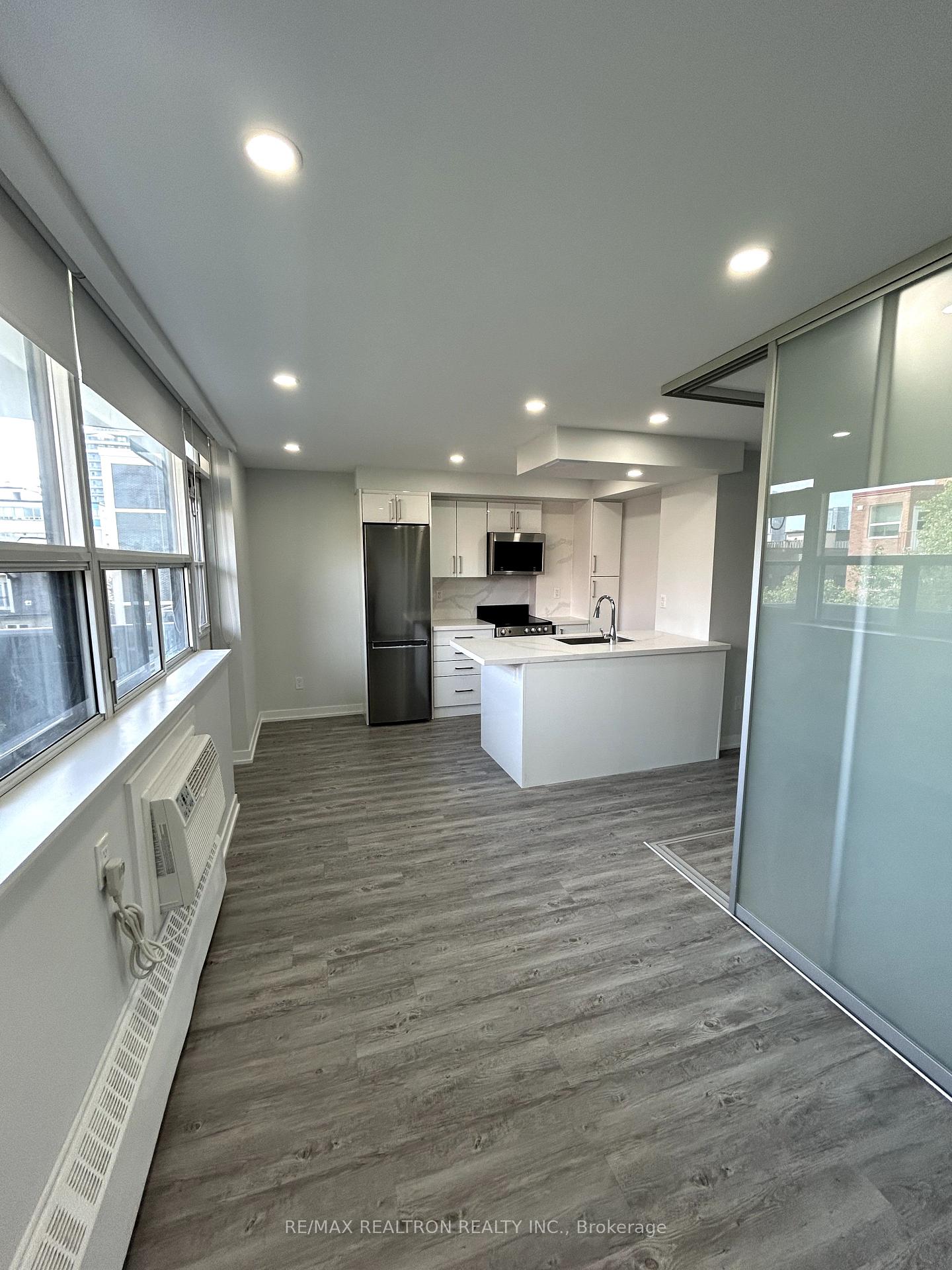 Photo 6 of Unit 804, 15 Walmer Road, Toronto, The Annex — HOMEH