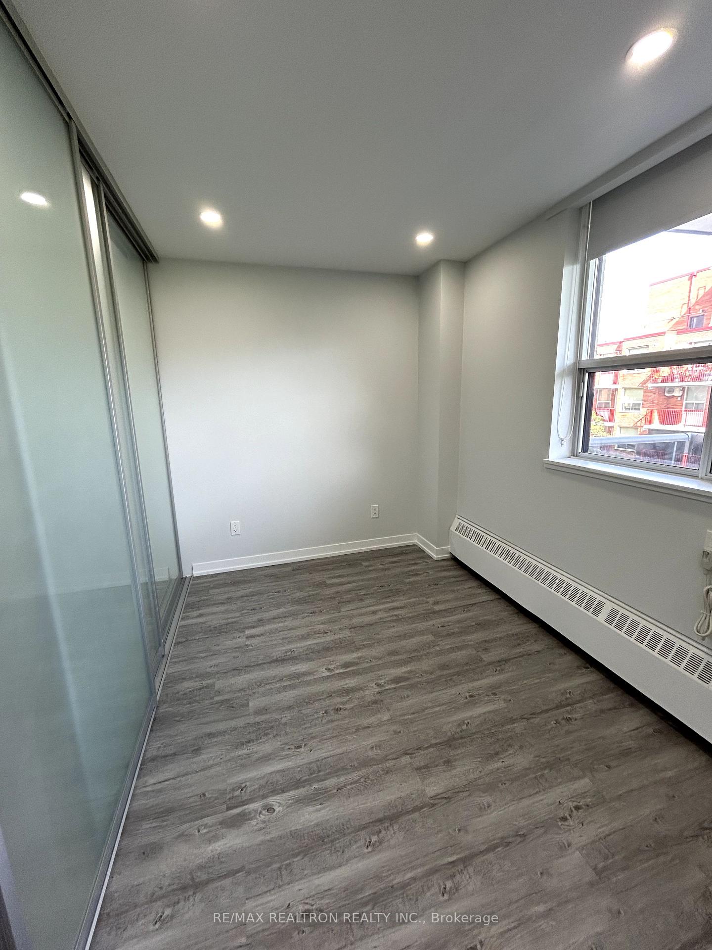 Photo 8 of Unit 804, 15 Walmer Road, Toronto, The Annex — HOMEH