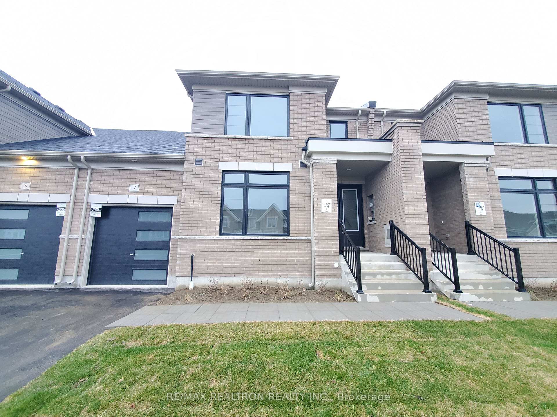 Front of 7 Mayapple Street