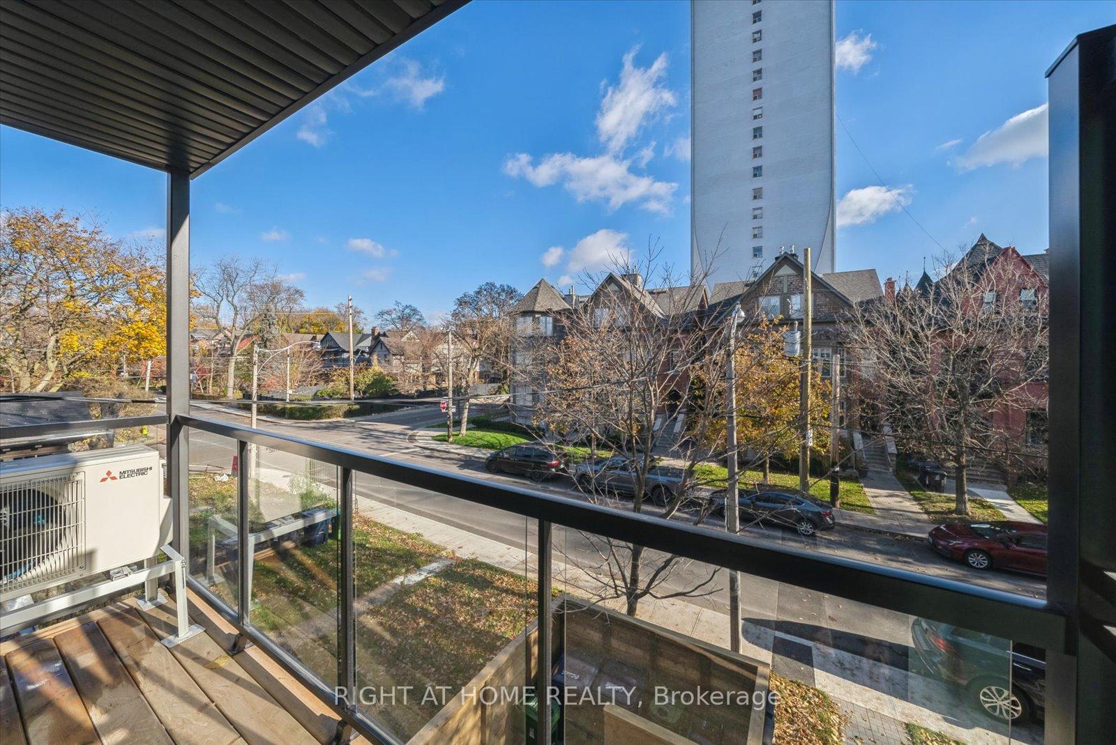 Photo 3 of Unit 3, 112 Walmer Road, Toronto, The Annex — HOMEH