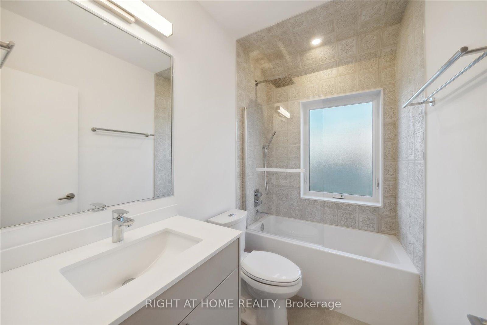 Photo 2 of Unit 3, 112 Walmer Road, Toronto, The Annex — HOMEH