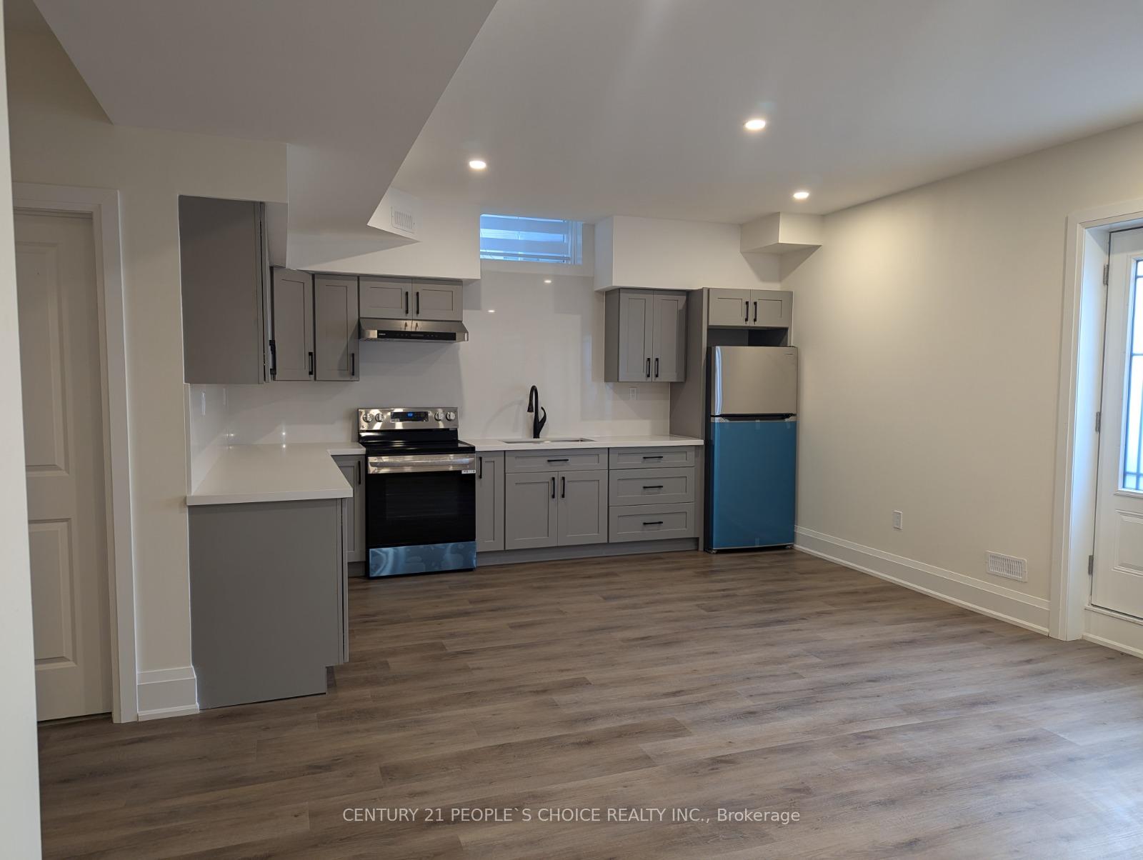 Photo 2 of 526 Kleinberg Summit Way, Vaughan, Kleinburg — HOMEH