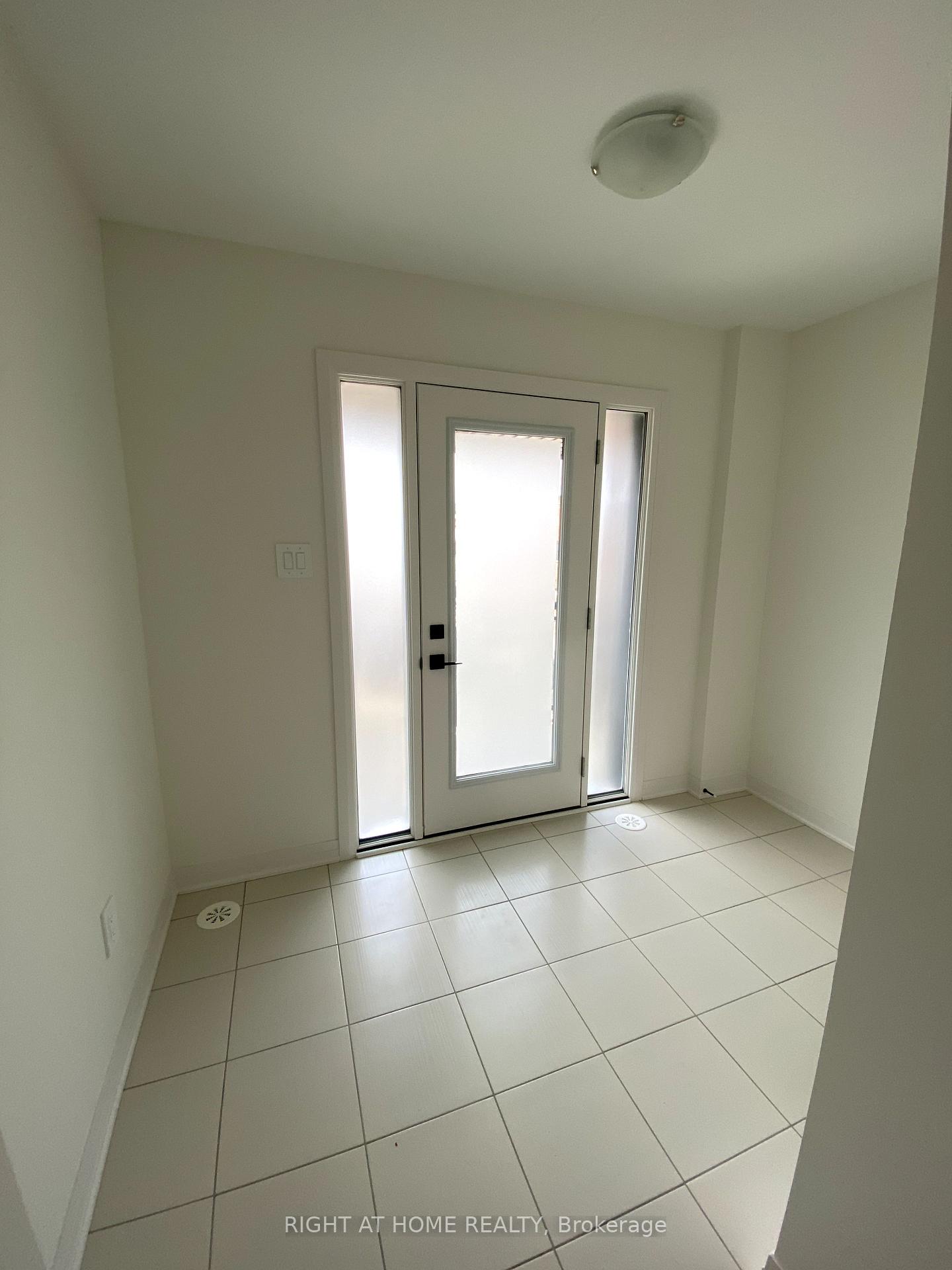 Photo 8 of 33 Brandon Crescent, New Tecumseth, Beeton — HOMEH