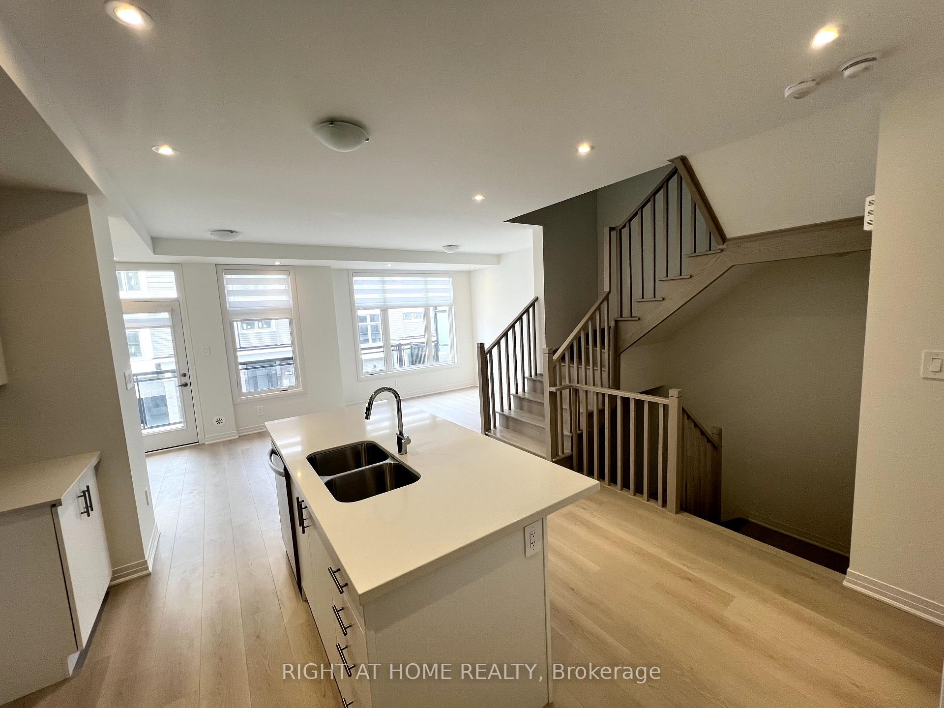 Photo 5 of 33 Brandon Crescent, New Tecumseth, Beeton — HOMEH