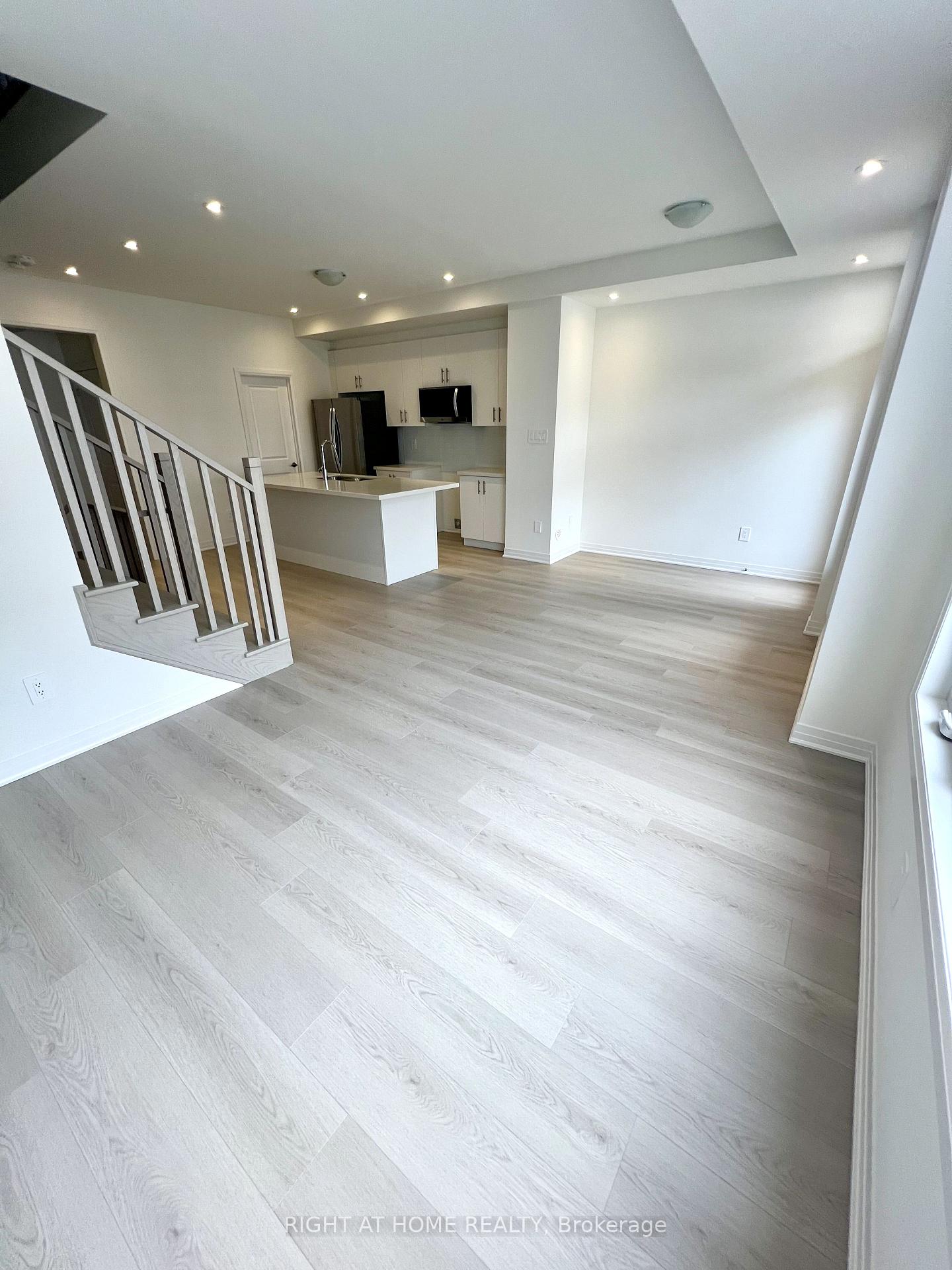 Photo 9 of 33 Brandon Crescent, New Tecumseth, Beeton — HOMEH