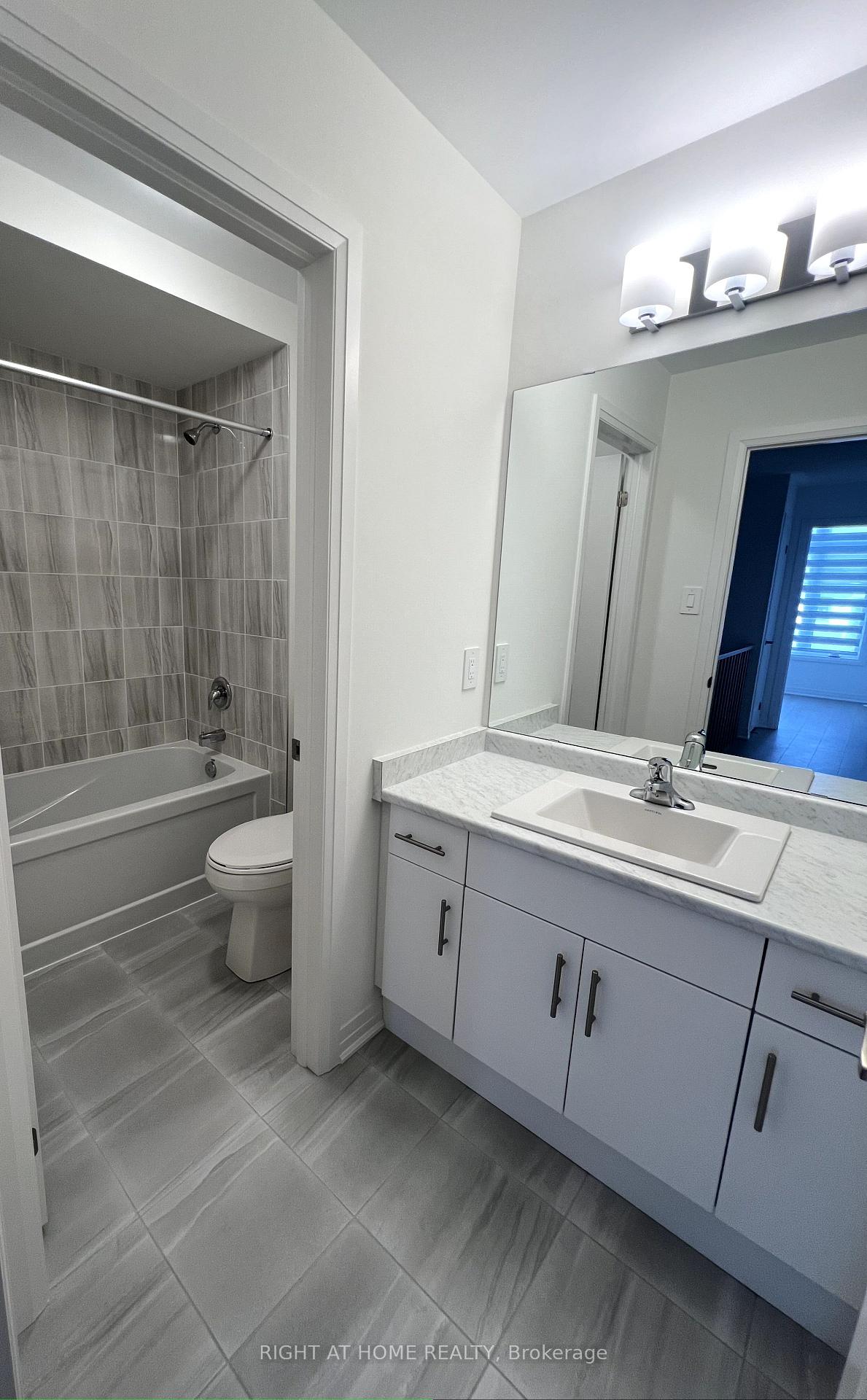 Photo 14 of 33 Brandon Crescent, New Tecumseth, Beeton — HOMEH