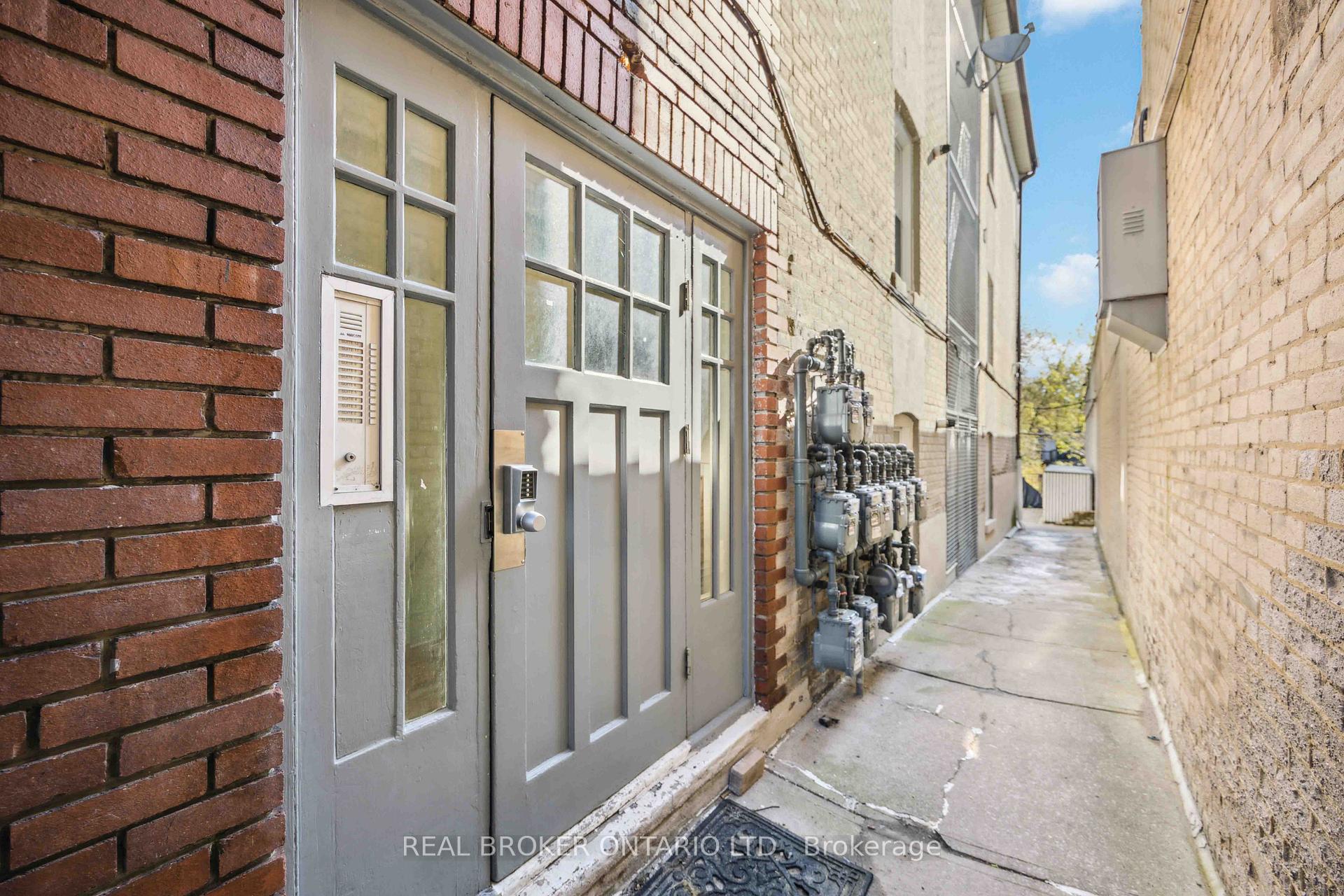 Photo 6 of Unit 8, 85 Beech Avenue, Toronto, The Beaches — HOMEH