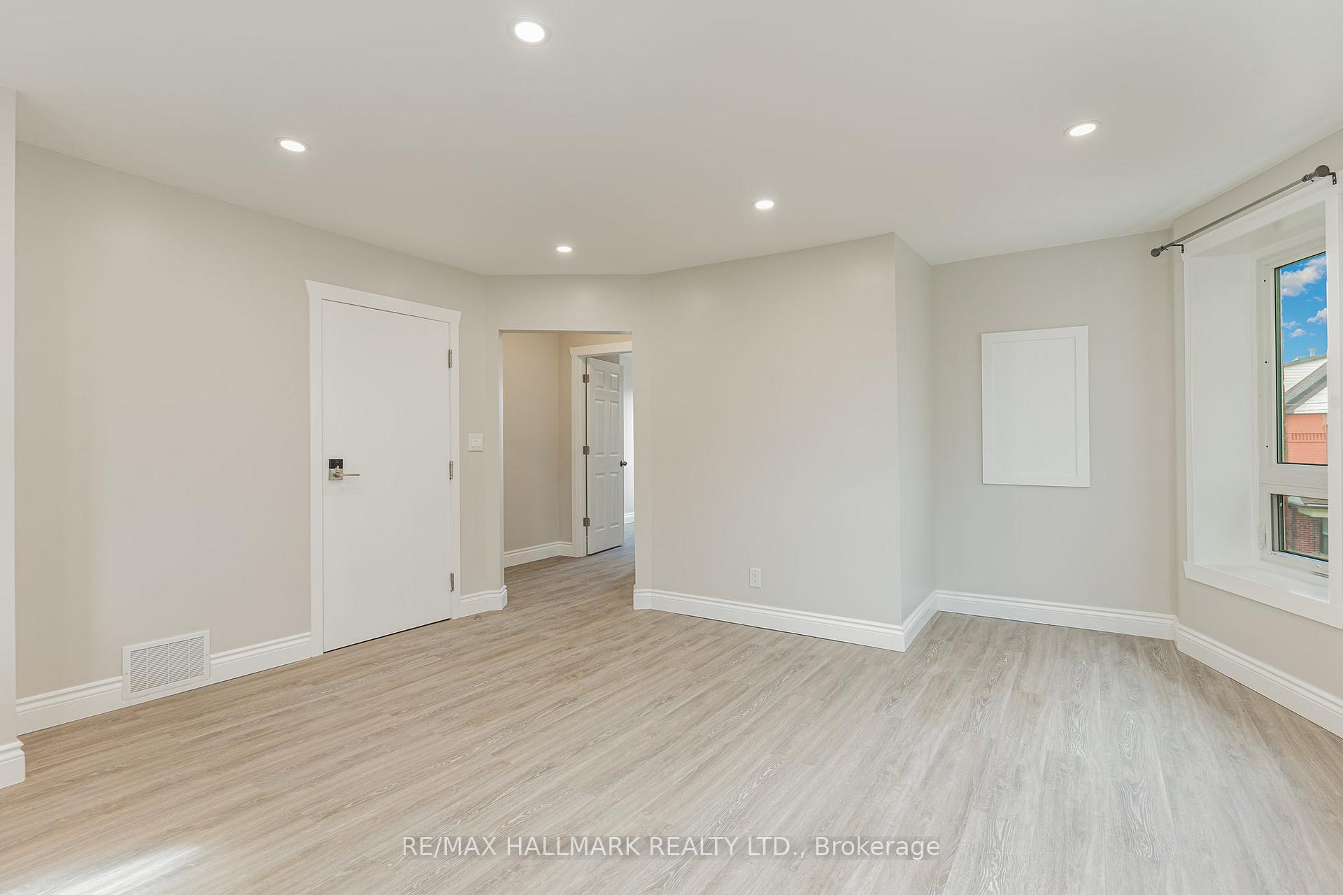 Photo 13 of Unit 2nd, 291 Emerald Street N, Hamilton, Landsdale — HOMEH