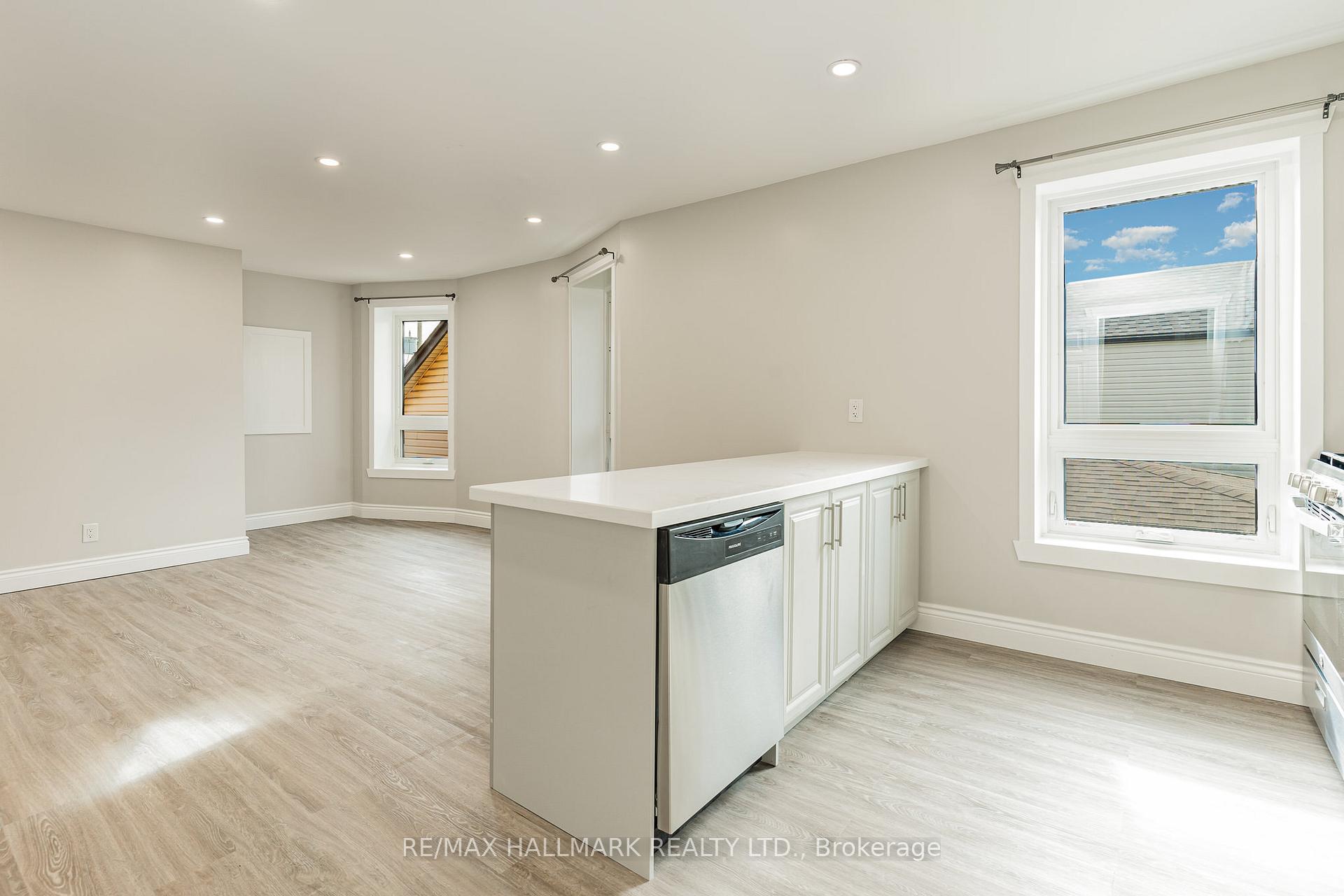 Photo 17 of Unit 2nd, 291 Emerald Street N, Hamilton, Landsdale — HOMEH