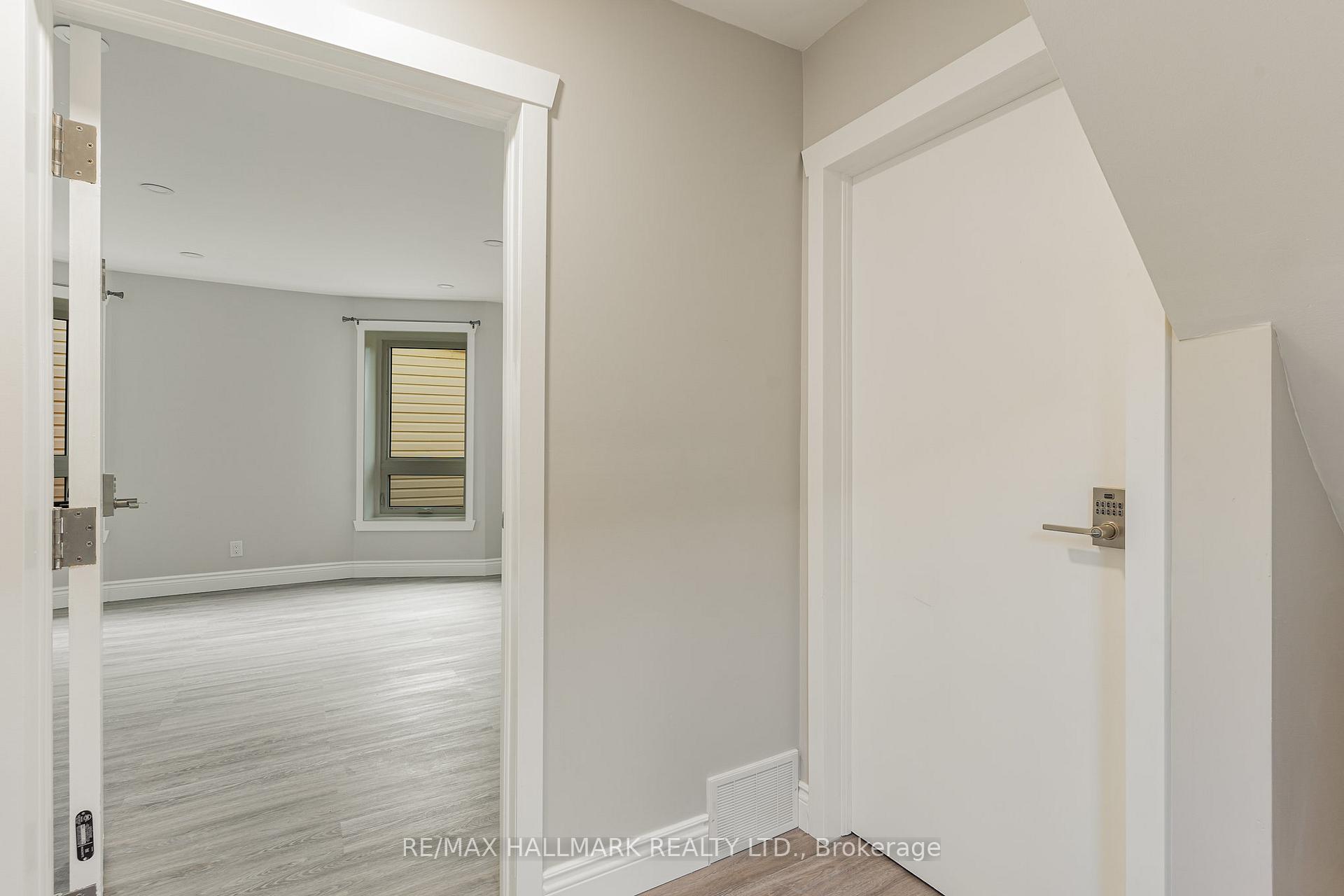 Photo 14 of Unit 2nd, 291 Emerald Street N, Hamilton, Landsdale — HOMEH