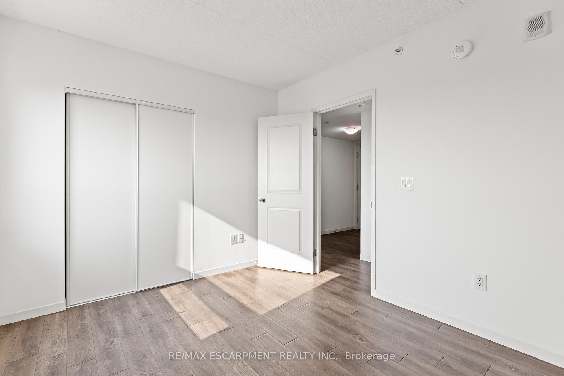 Photo 6 of Unit 901, 220 Cannon Street E, Hamilton, Beasley — HOMEH