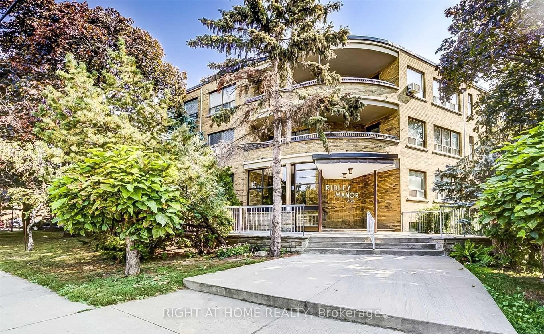 Front of Unit 302, 2125 Avenue Road
