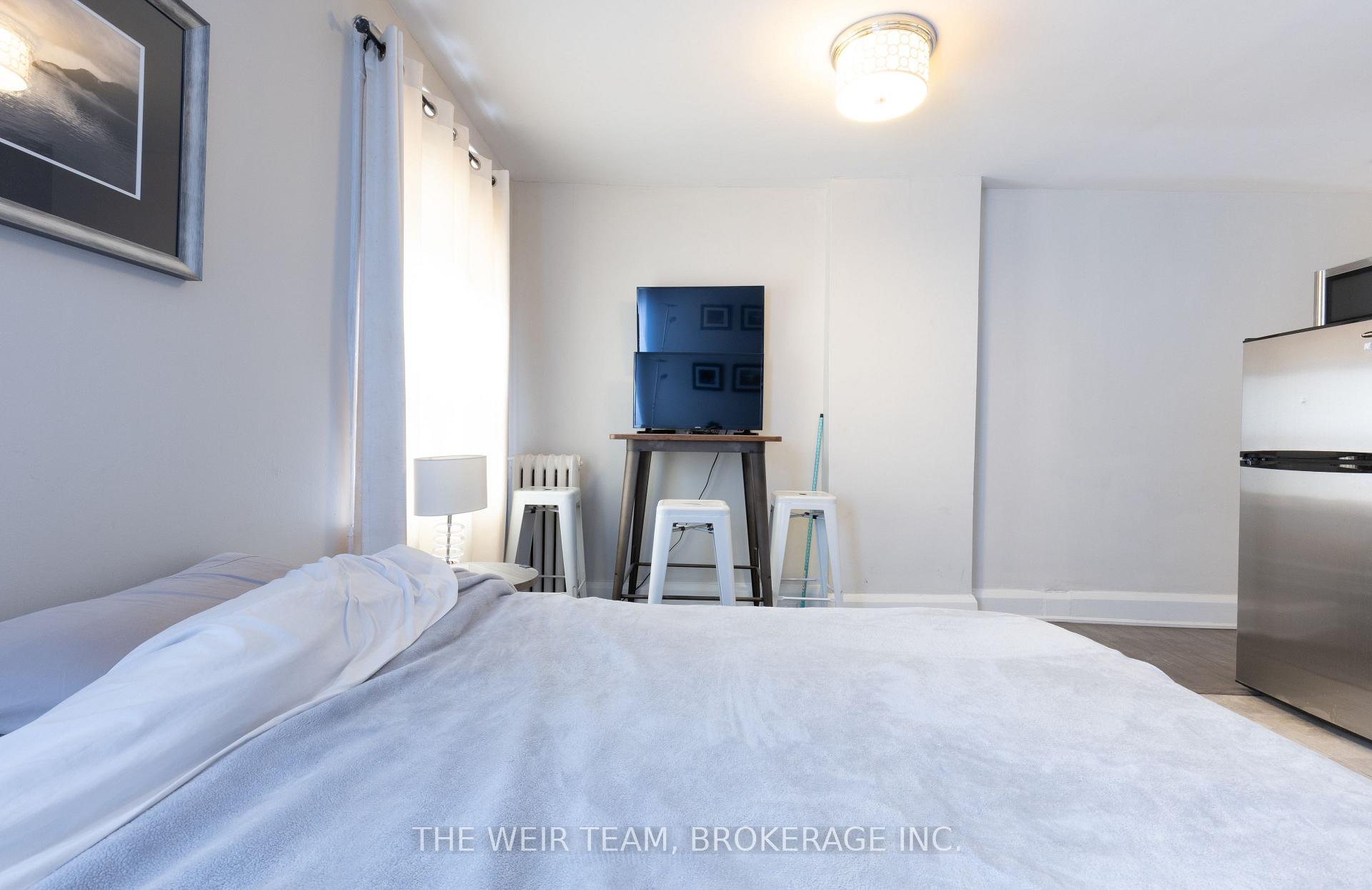 Photo 2 of 2040 Danforth Avenue, Toronto, Woodbine-Lumsden — HOMEH