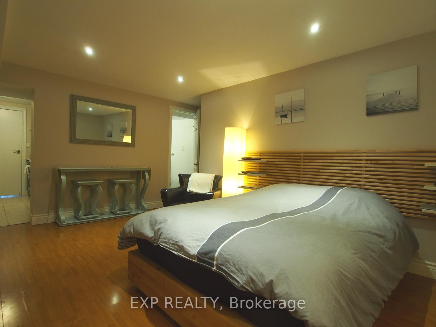 Photo 5 of Unit C, 903.5 Bathurst Street, Toronto, The Annex — HOMEH