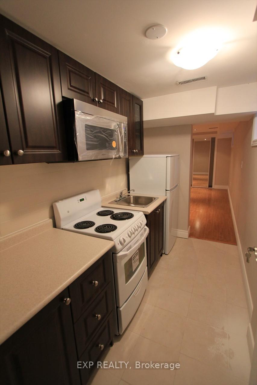 Photo 2 of Unit C, 903.5 Bathurst Street, Toronto, The Annex — HOMEH