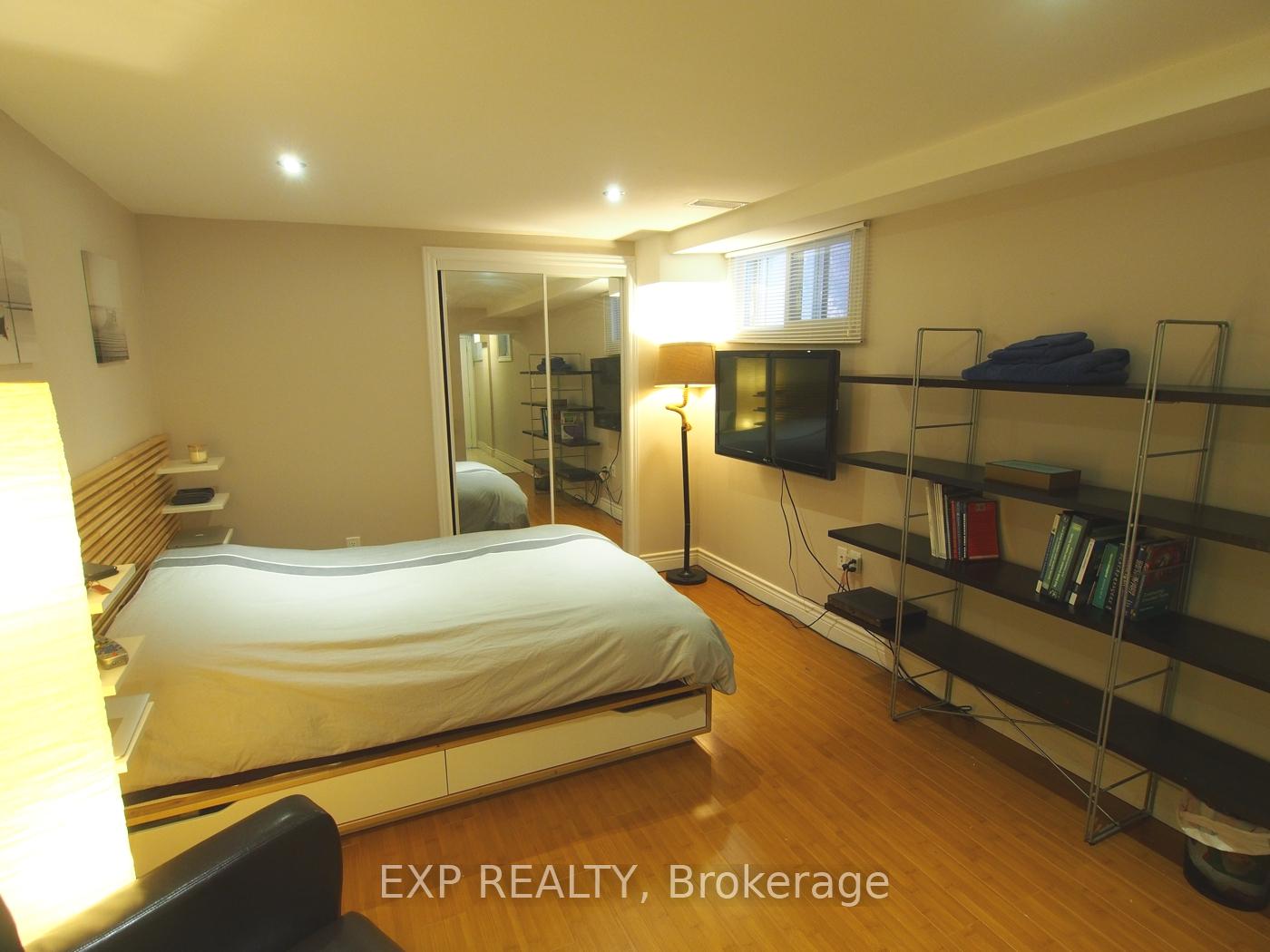 Photo 9 of Unit C, 903.5 Bathurst Street, Toronto, The Annex — HOMEH