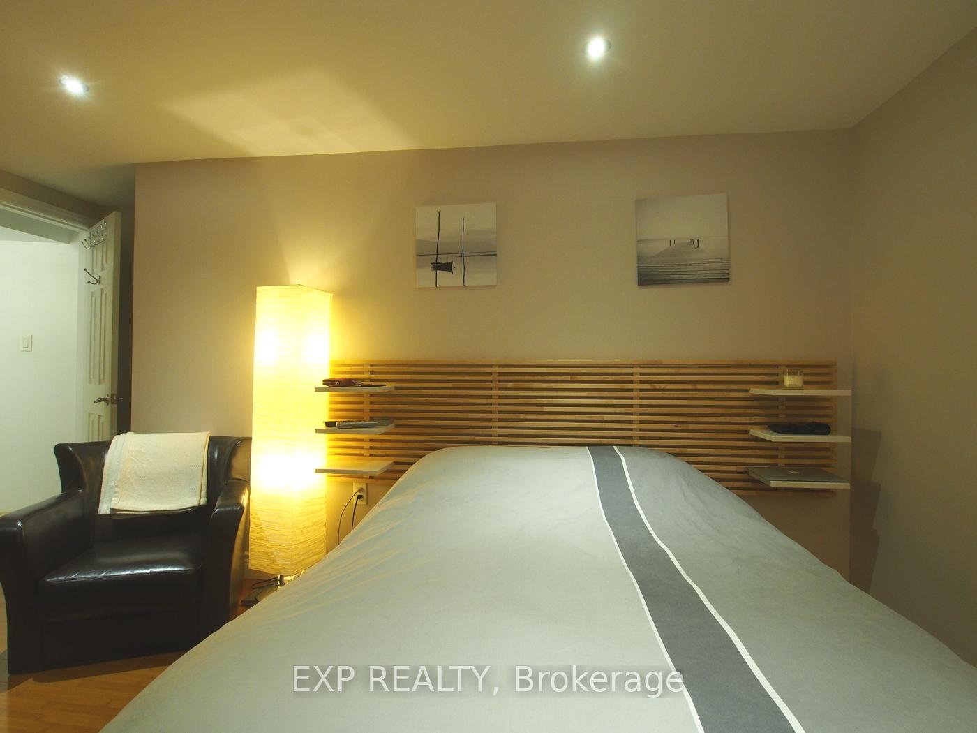 Photo 7 of Unit C, 903.5 Bathurst Street, Toronto, The Annex — HOMEH