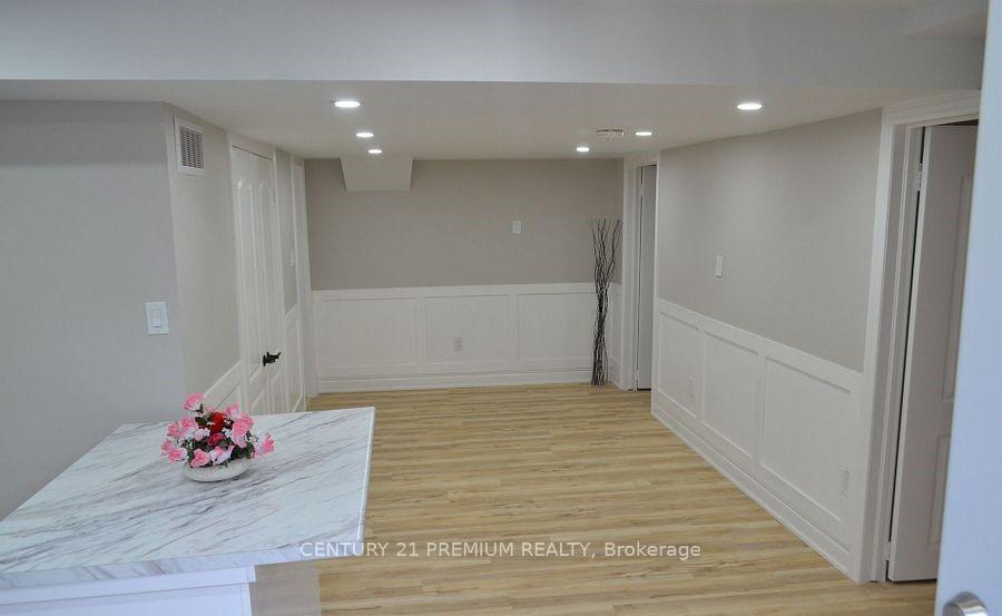 Photo 3 of Unit Bsmt, 39 Earl Grey Crescent W, Brampton, Bram West — HOMEH